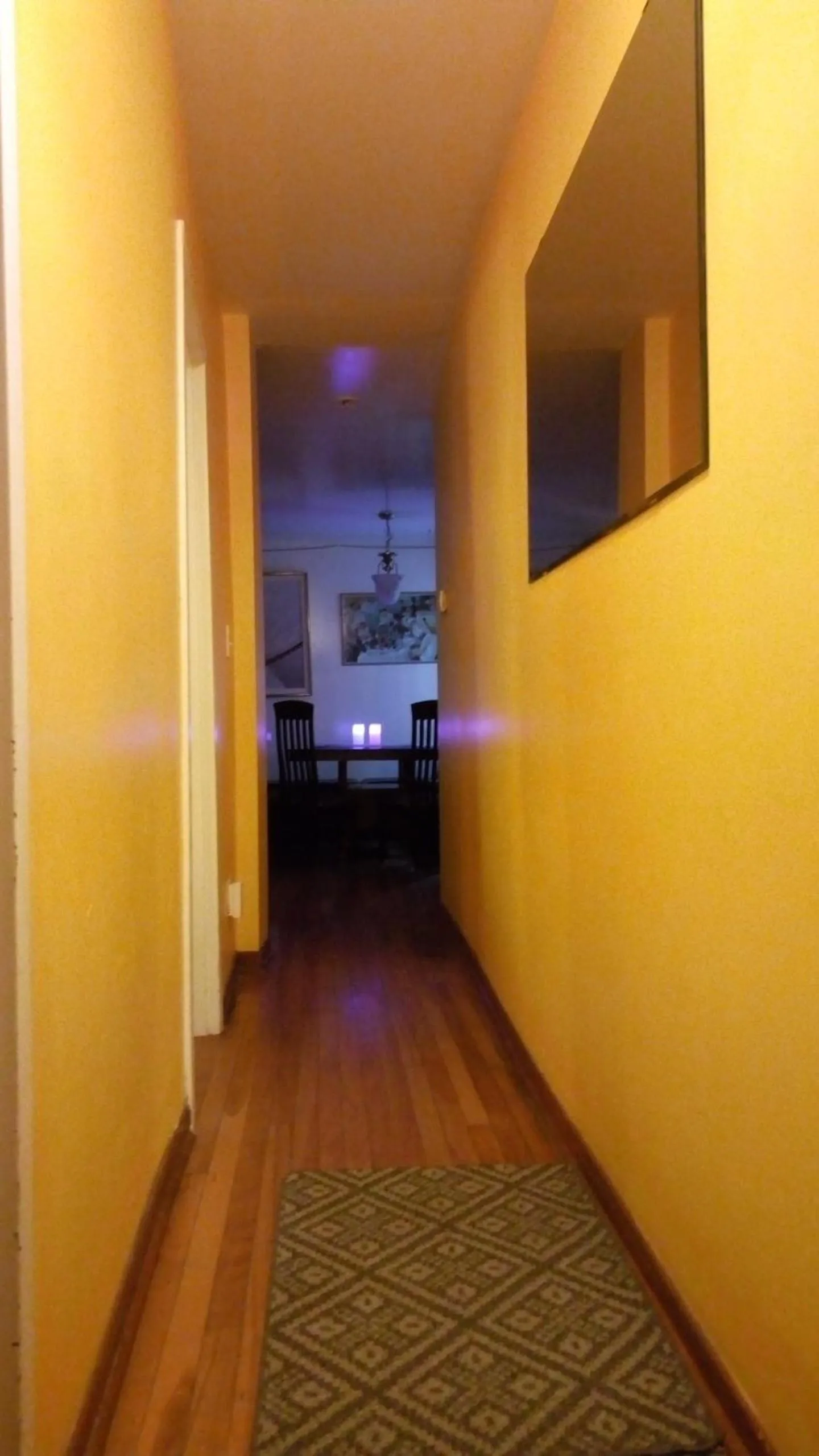 Dining area in Ottawa Backpackers Inn