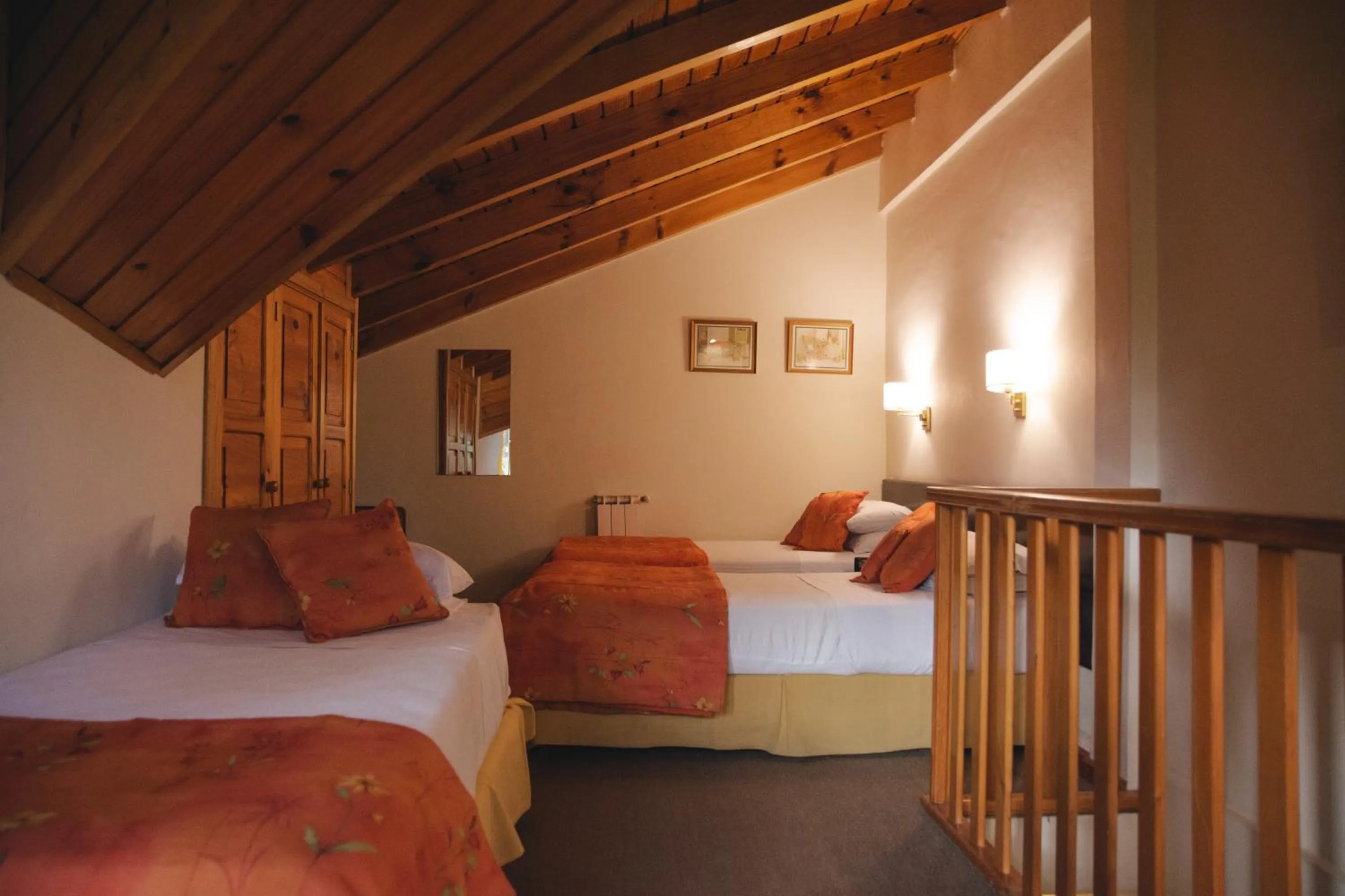 Photo of the whole room, Bed in Hosteria Las Lengas by Visionnaire