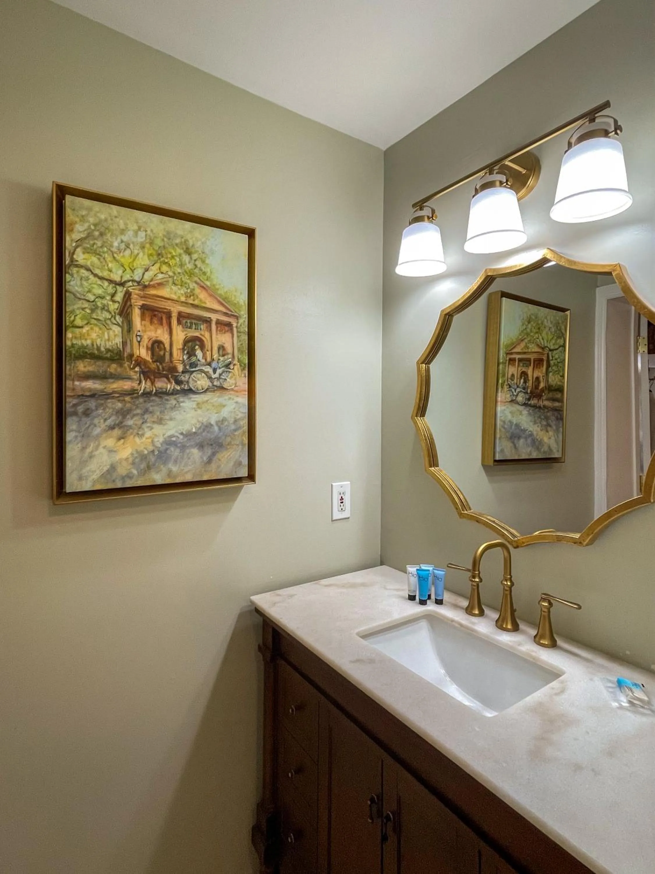 Bathroom in Eliza Thompson House, Historic Inns of Savannah Collection