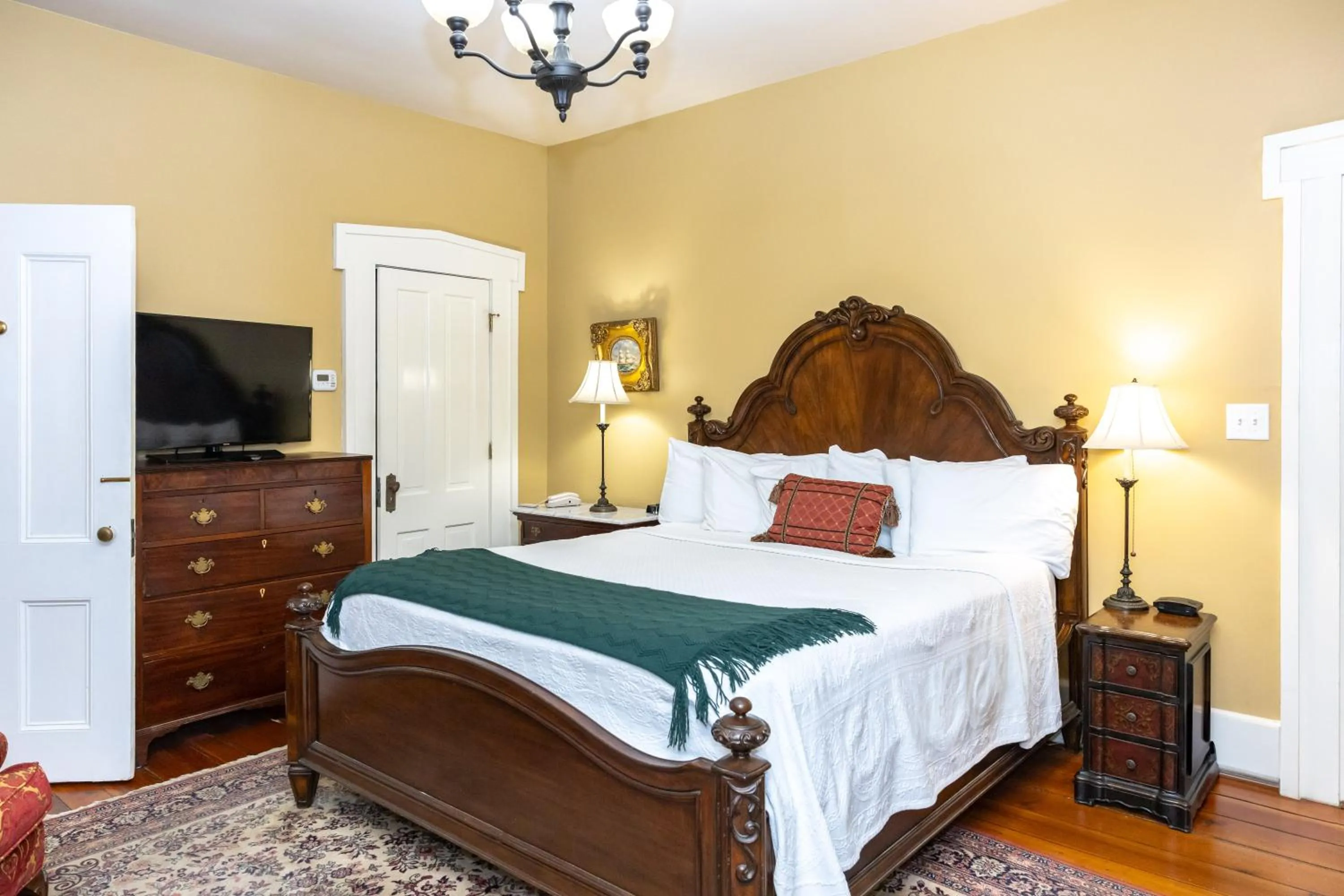 Bedroom, Bed in Eliza Thompson House, Historic Inns of Savannah Collection