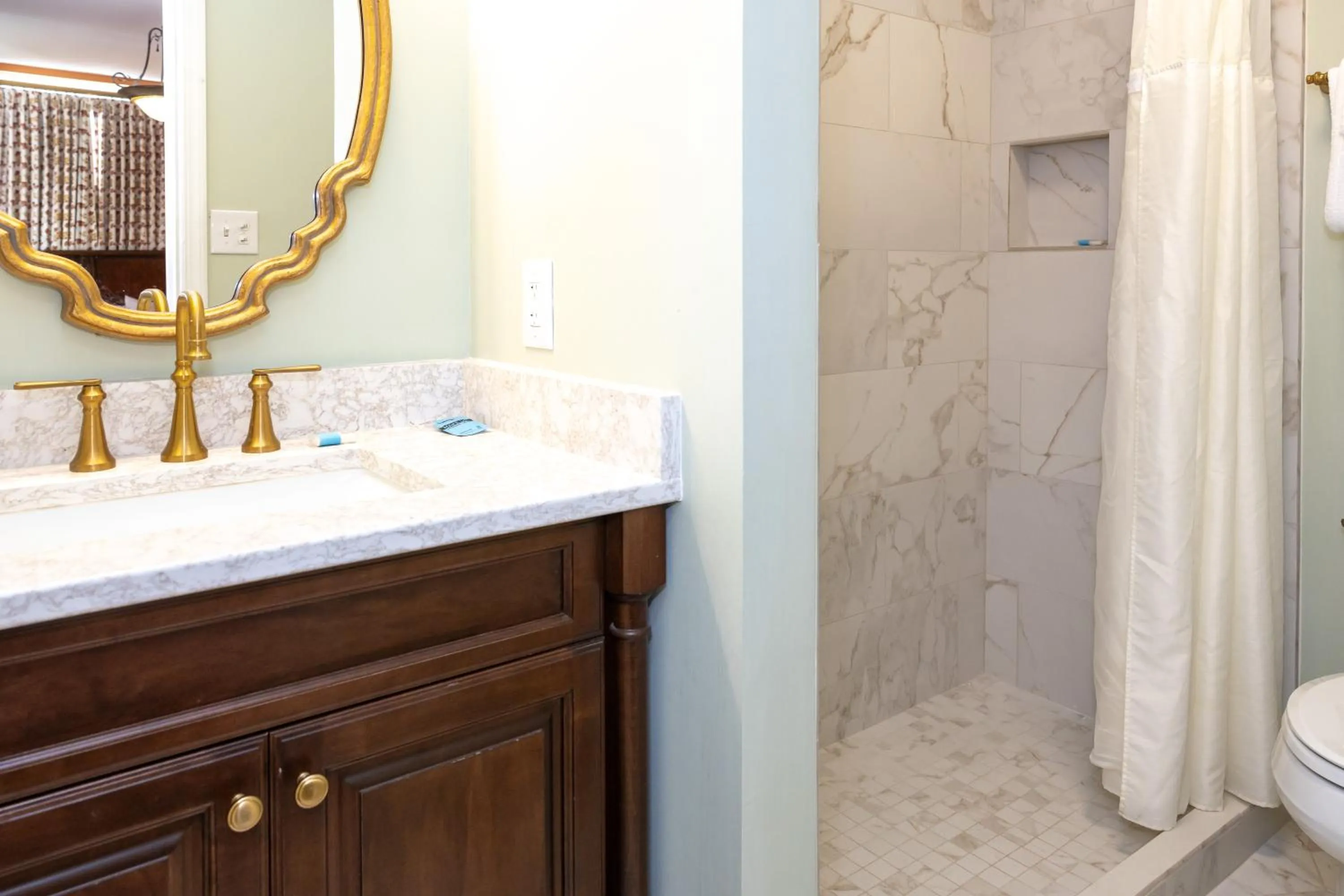 Bathroom in Eliza Thompson House, Historic Inns of Savannah Collection