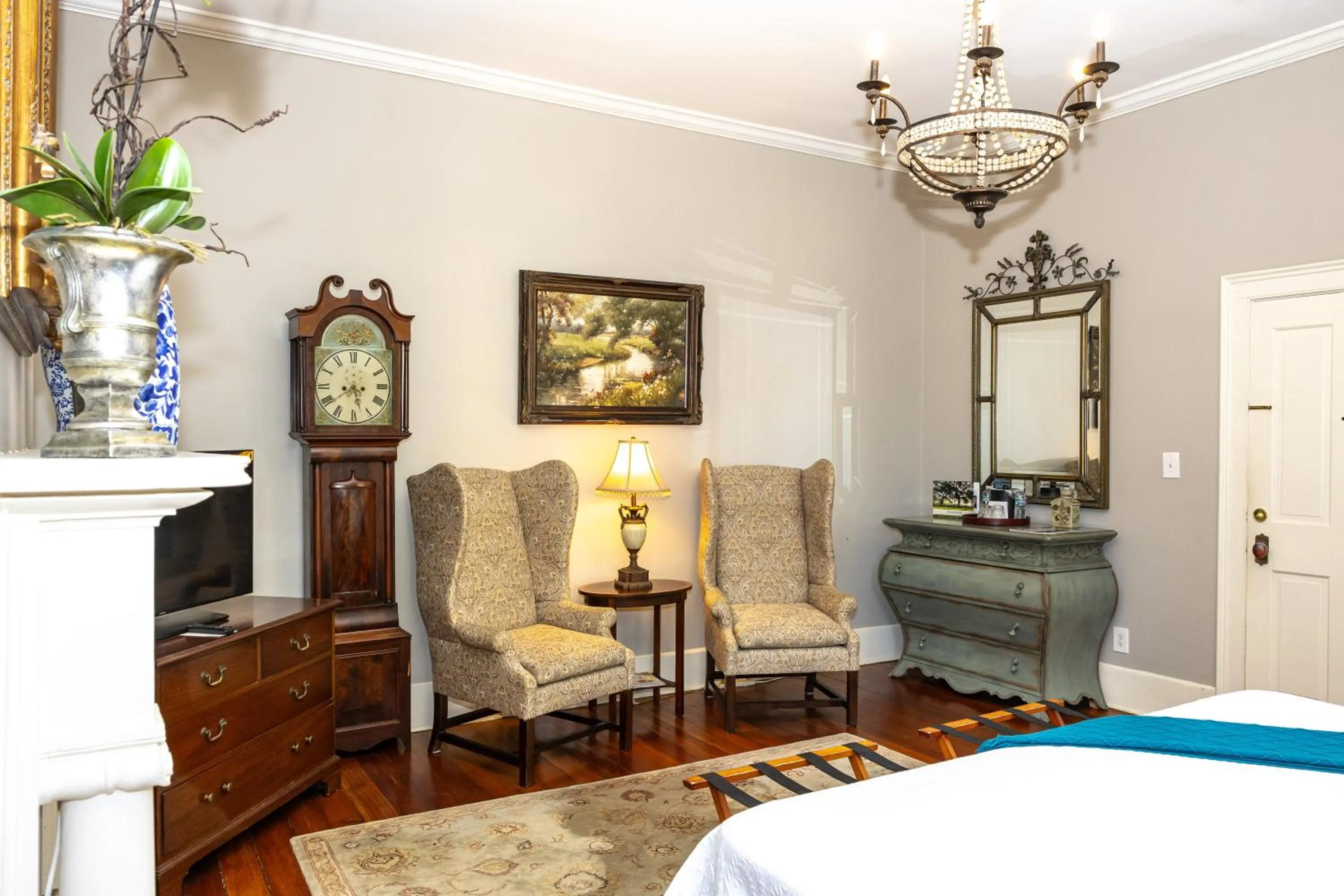 Bedroom in Eliza Thompson House, Historic Inns of Savannah Collection
