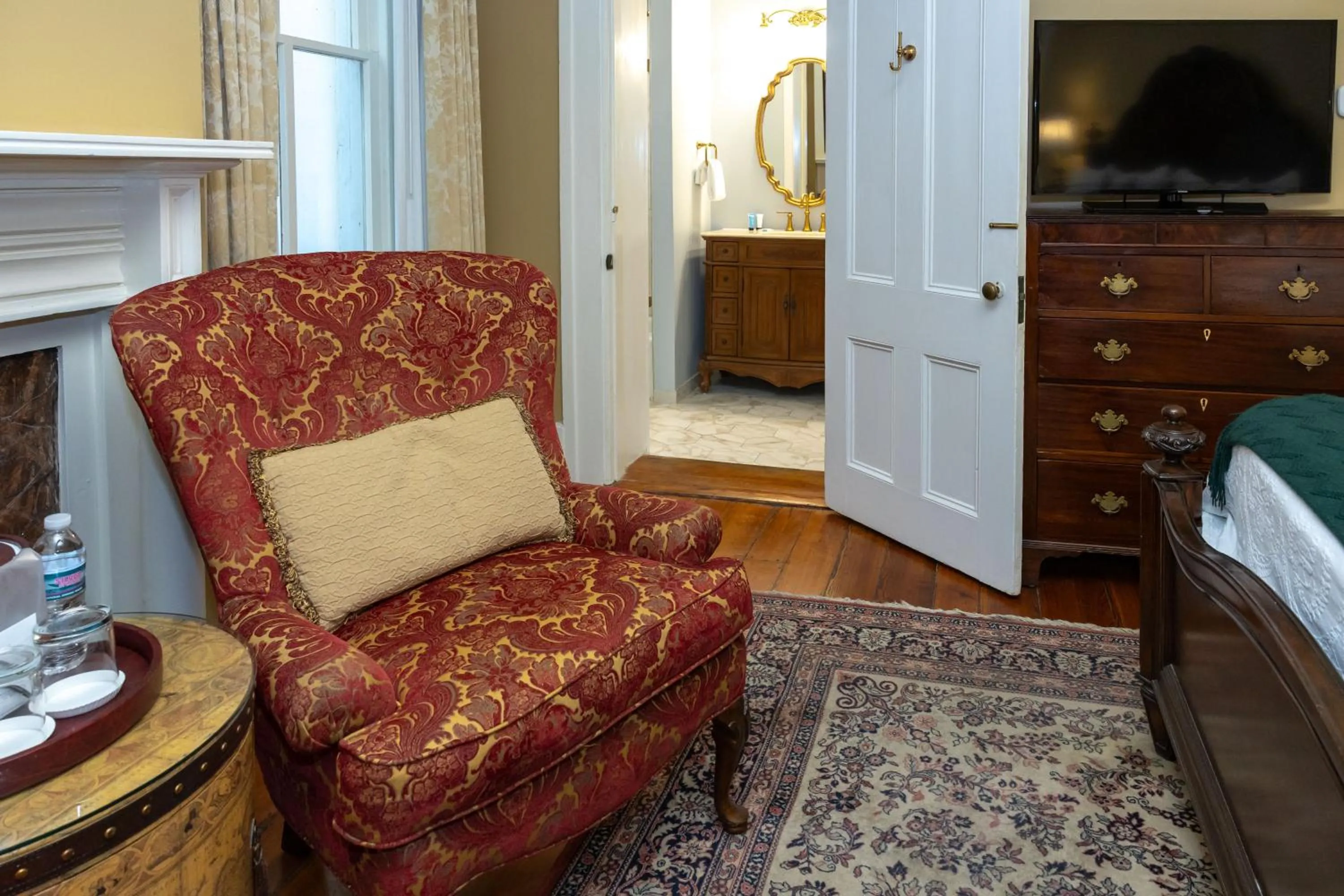 Seating area in Eliza Thompson House, Historic Inns of Savannah Collection