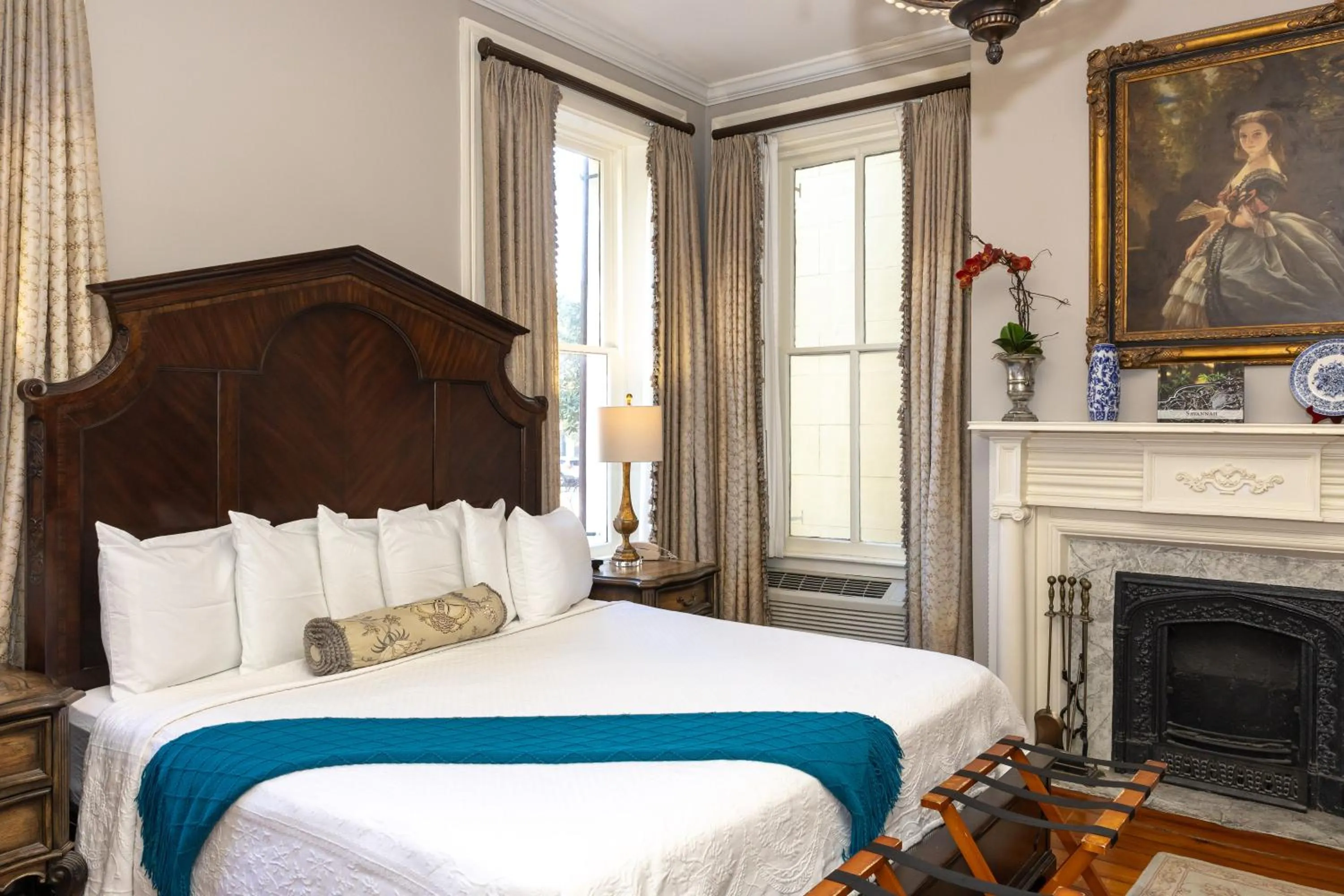 Bed in Eliza Thompson House, Historic Inns of Savannah Collection