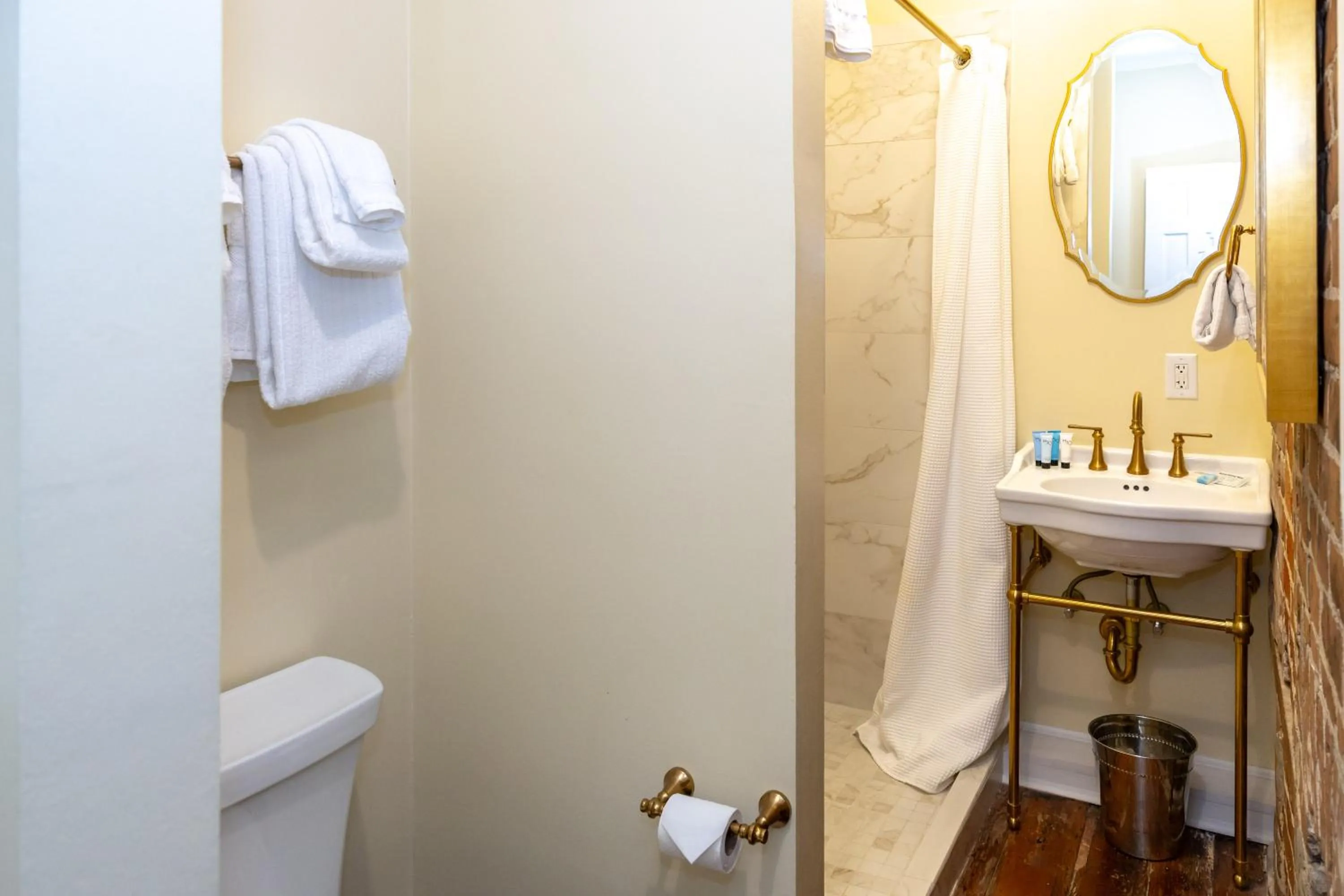 Bathroom in Eliza Thompson House, Historic Inns of Savannah Collection