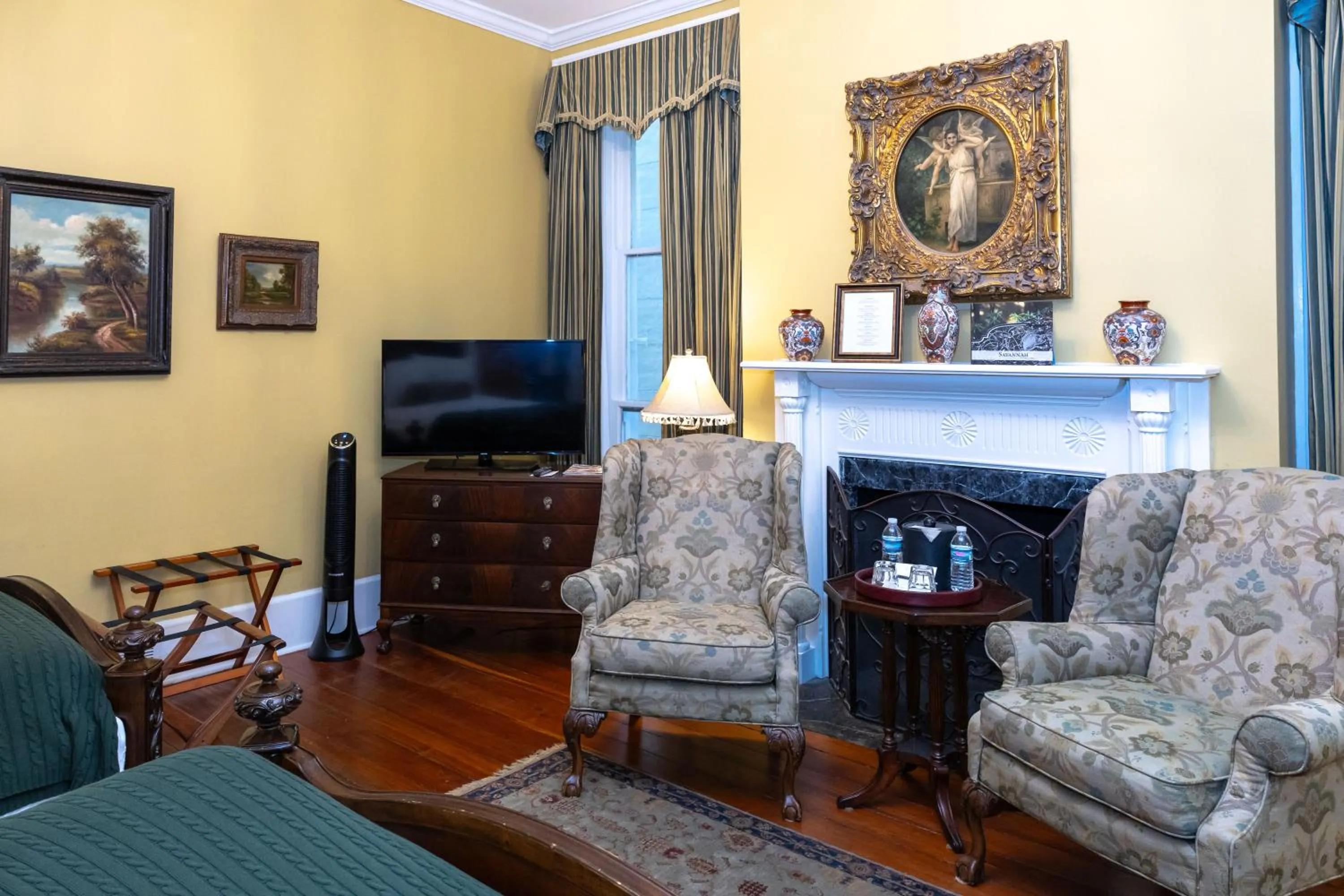 Bedroom in Eliza Thompson House, Historic Inns of Savannah Collection
