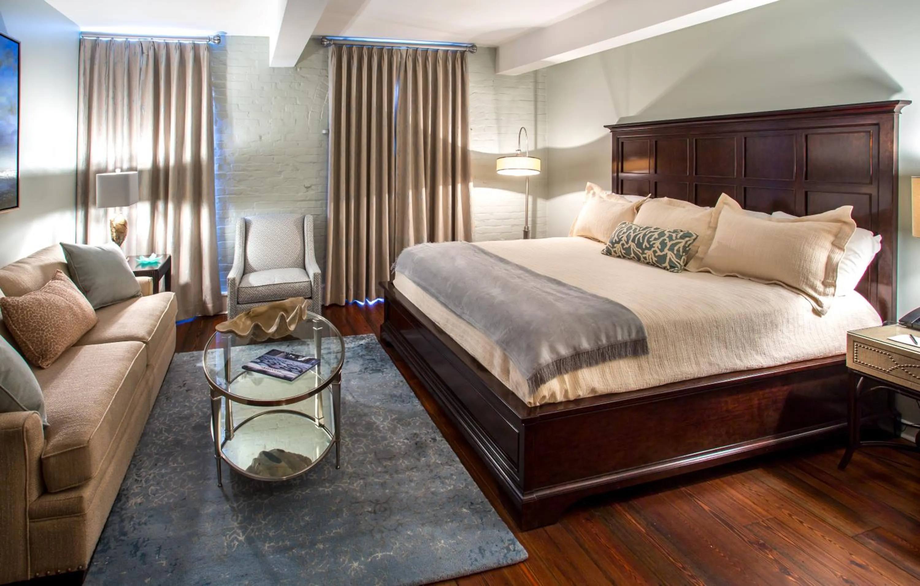 Bed in Olde Harbour Inn, Historic Inns of Savannah Collection