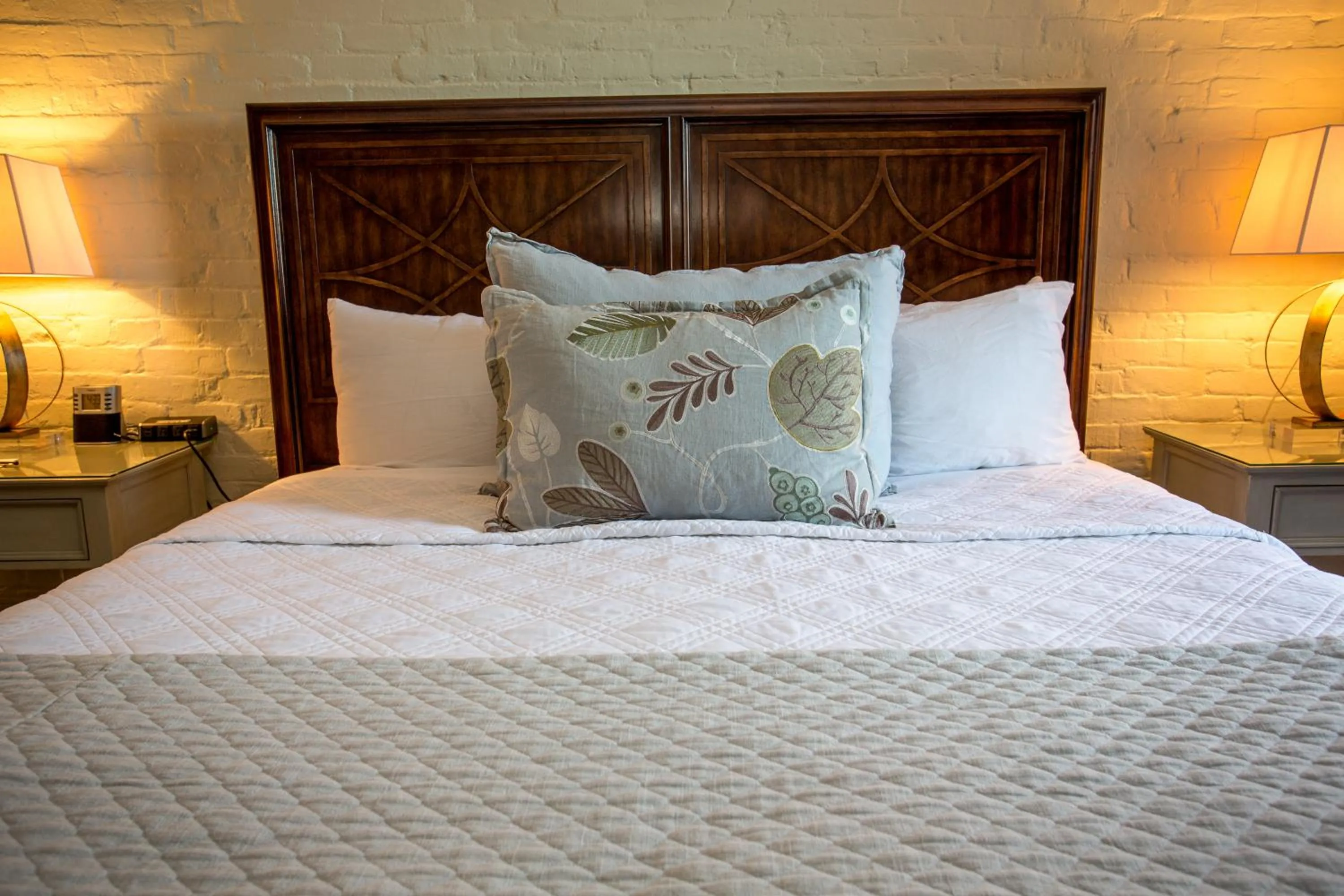 Bed in Olde Harbour Inn, Historic Inns of Savannah Collection