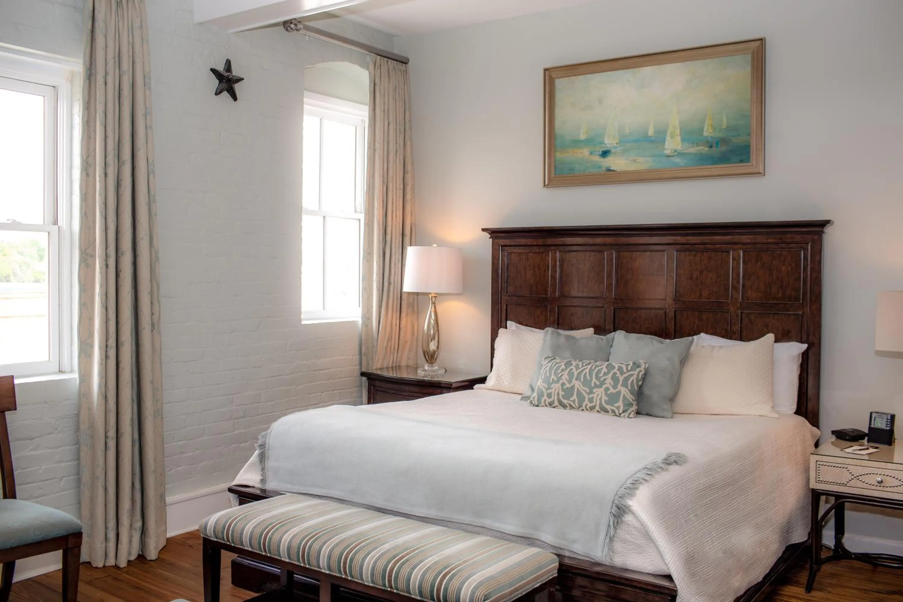 Bed in Olde Harbour Inn, Historic Inns of Savannah Collection