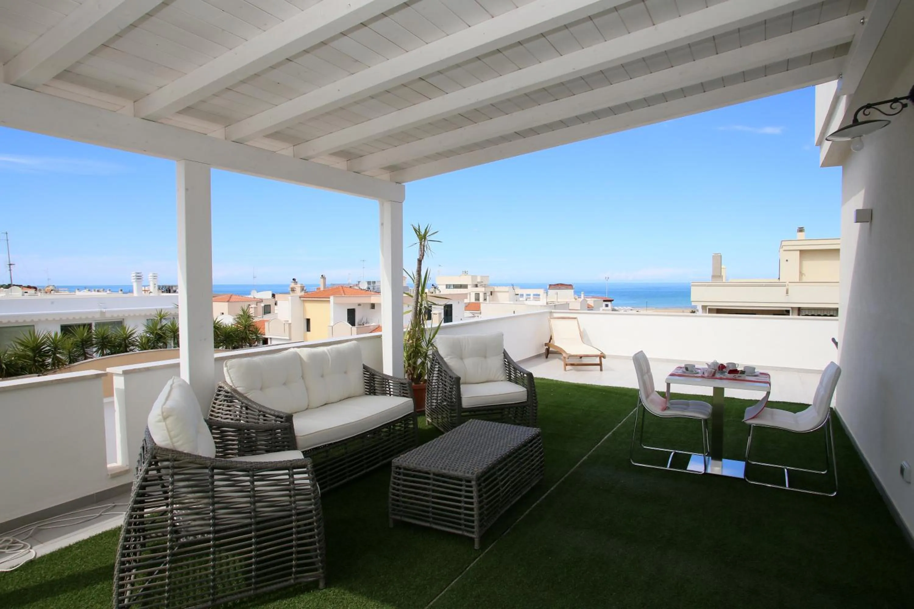 Facade/entrance in Green Door
