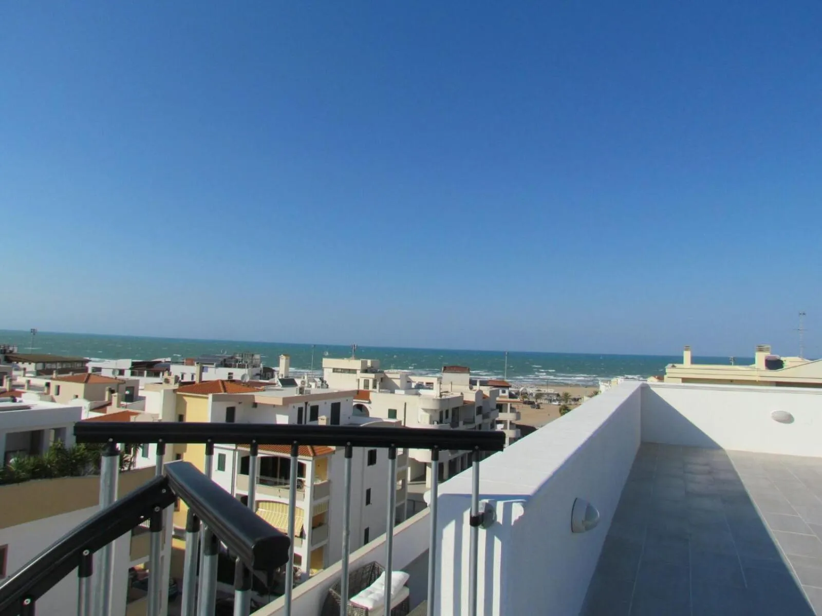 Sea view in Green Door