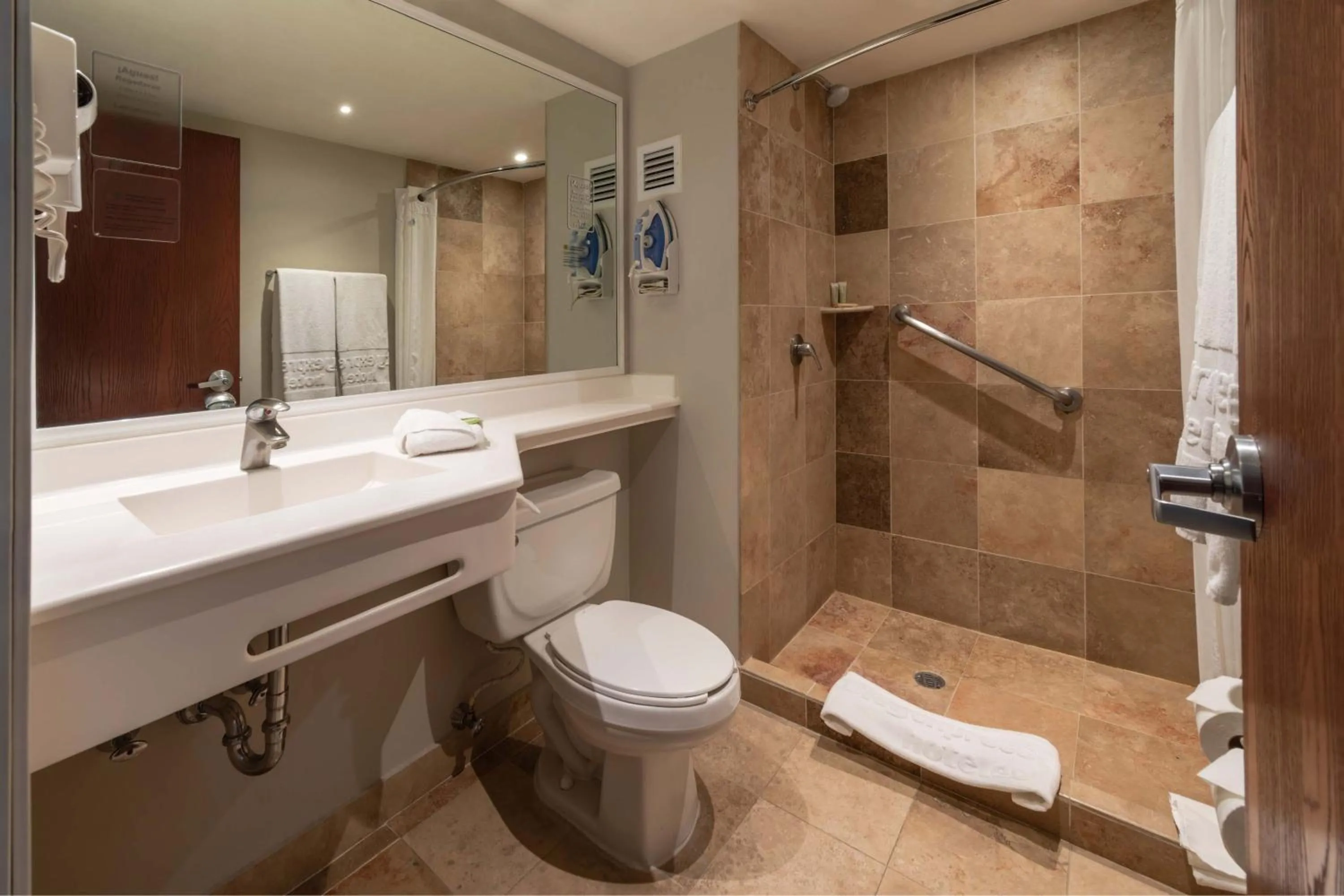 Photo of the whole room in City Express by Marriott Chihuahua