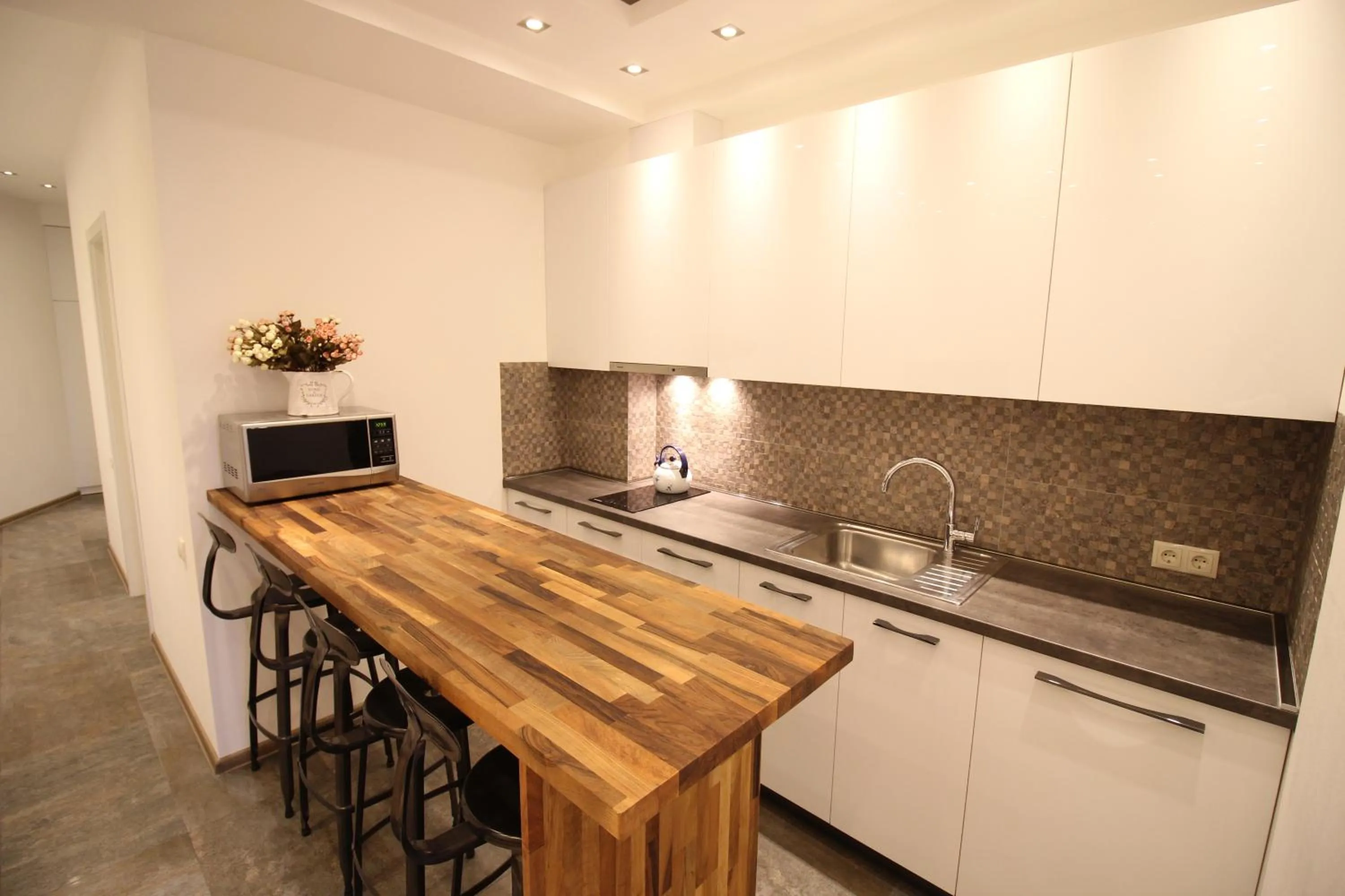 Kitchen or kitchenette in Superior Apartments