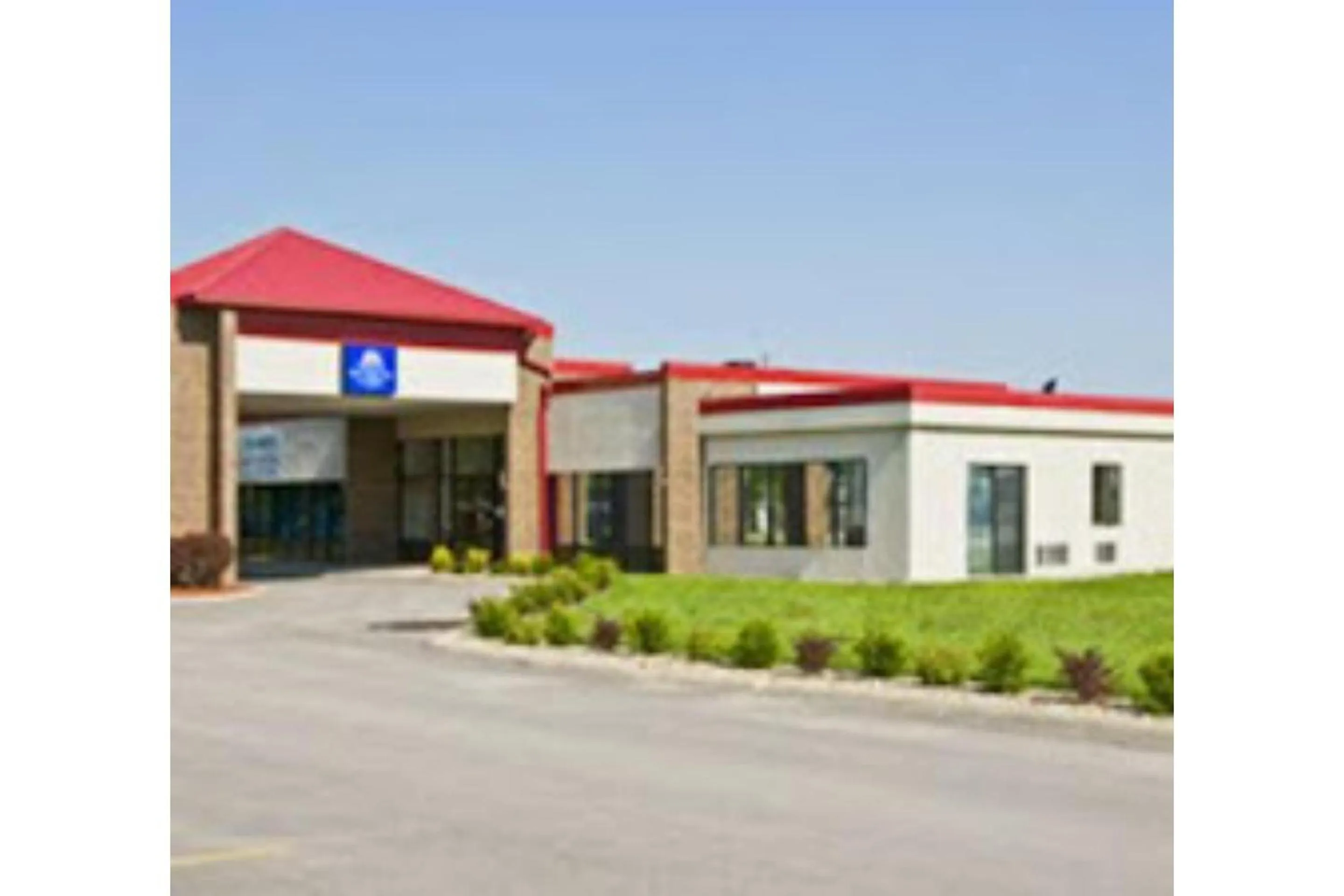 Property building in Fairview Inn By OYO Hesston I-135