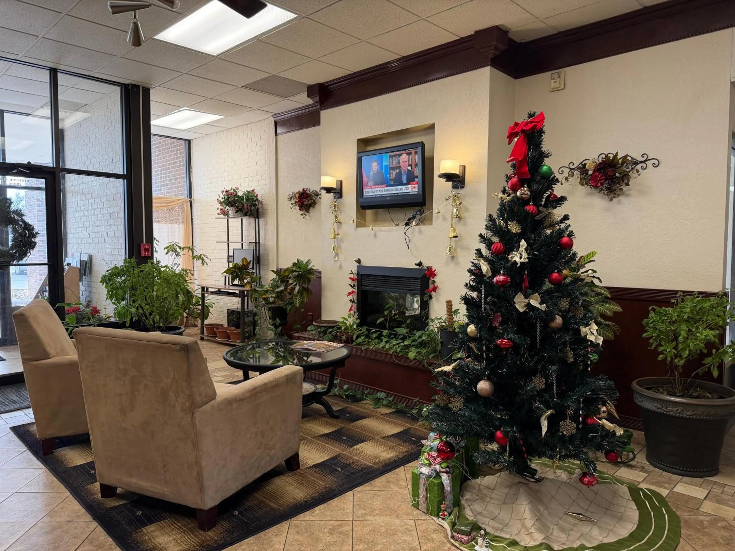 Seating area in Fairview Inn Hesston Near Wichita
