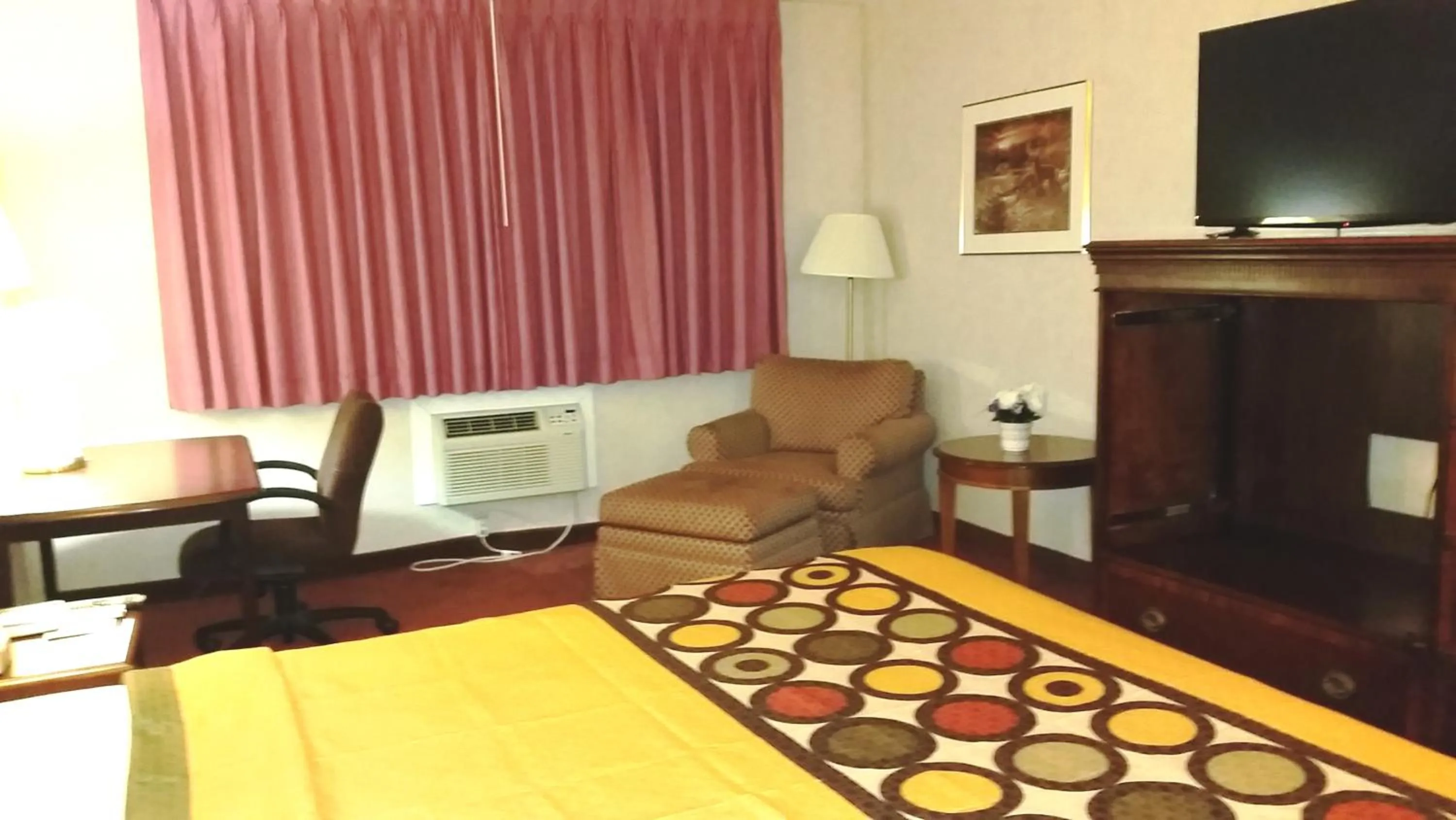 Photo of the whole room, Seating Area in Americas Best Value Inn Ullin Mounds
