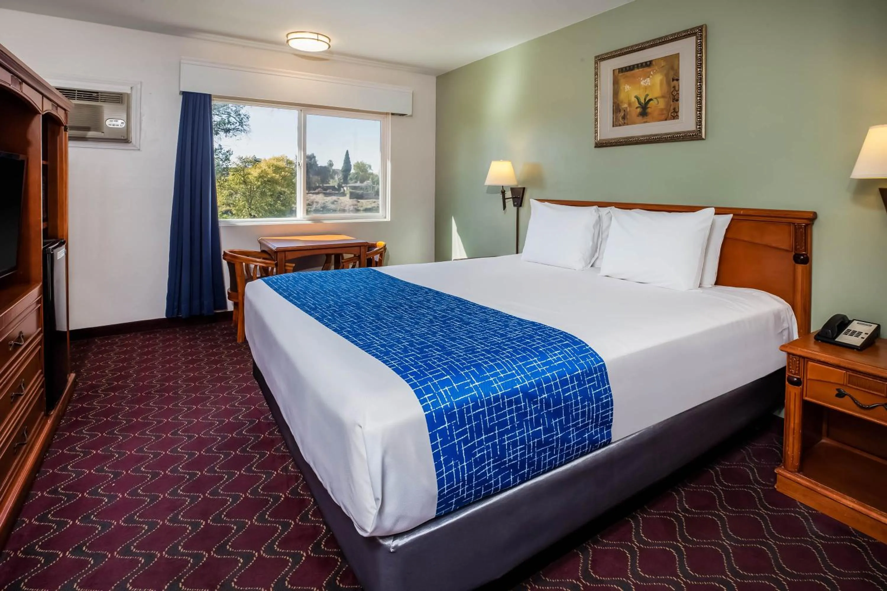 River view, Bed in Travelodge by Wyndham Red Bluff South of Redding