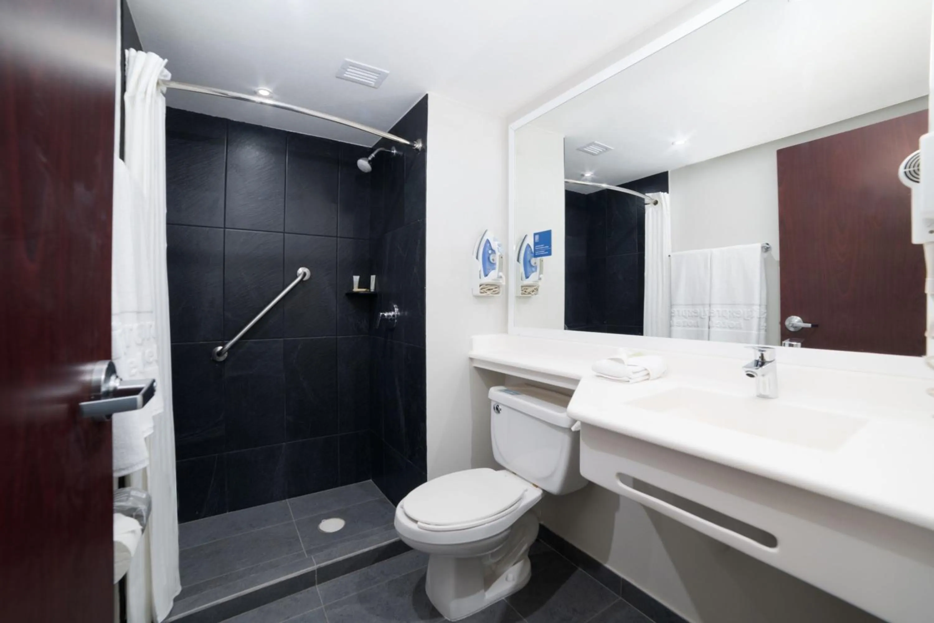 Bathroom in City Express by Marriott Silao Aeropuerto