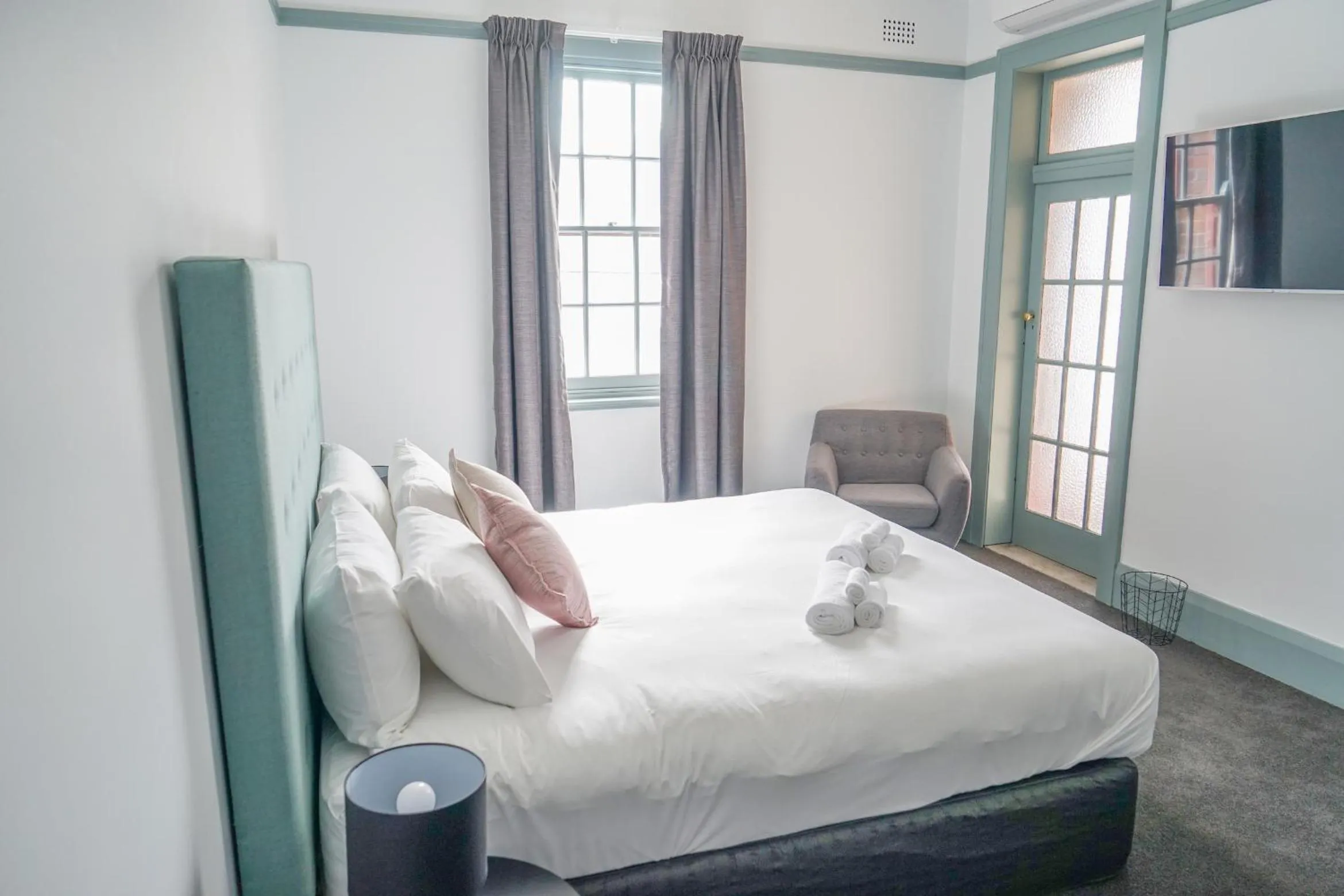 Bedroom, Bed in Oasis on Beamish Hotel