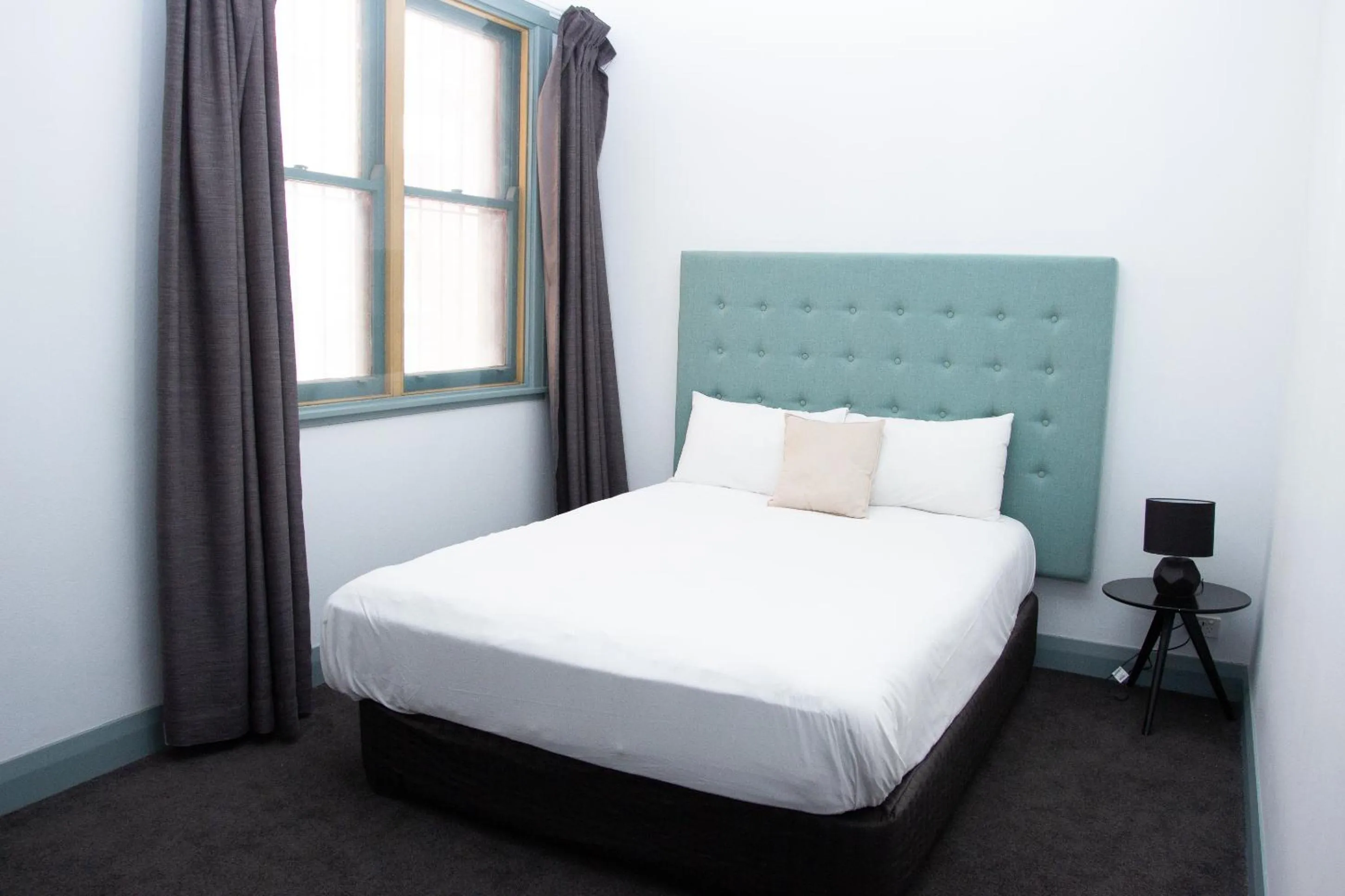 Bedroom, Bed in Oasis on Beamish Hotel