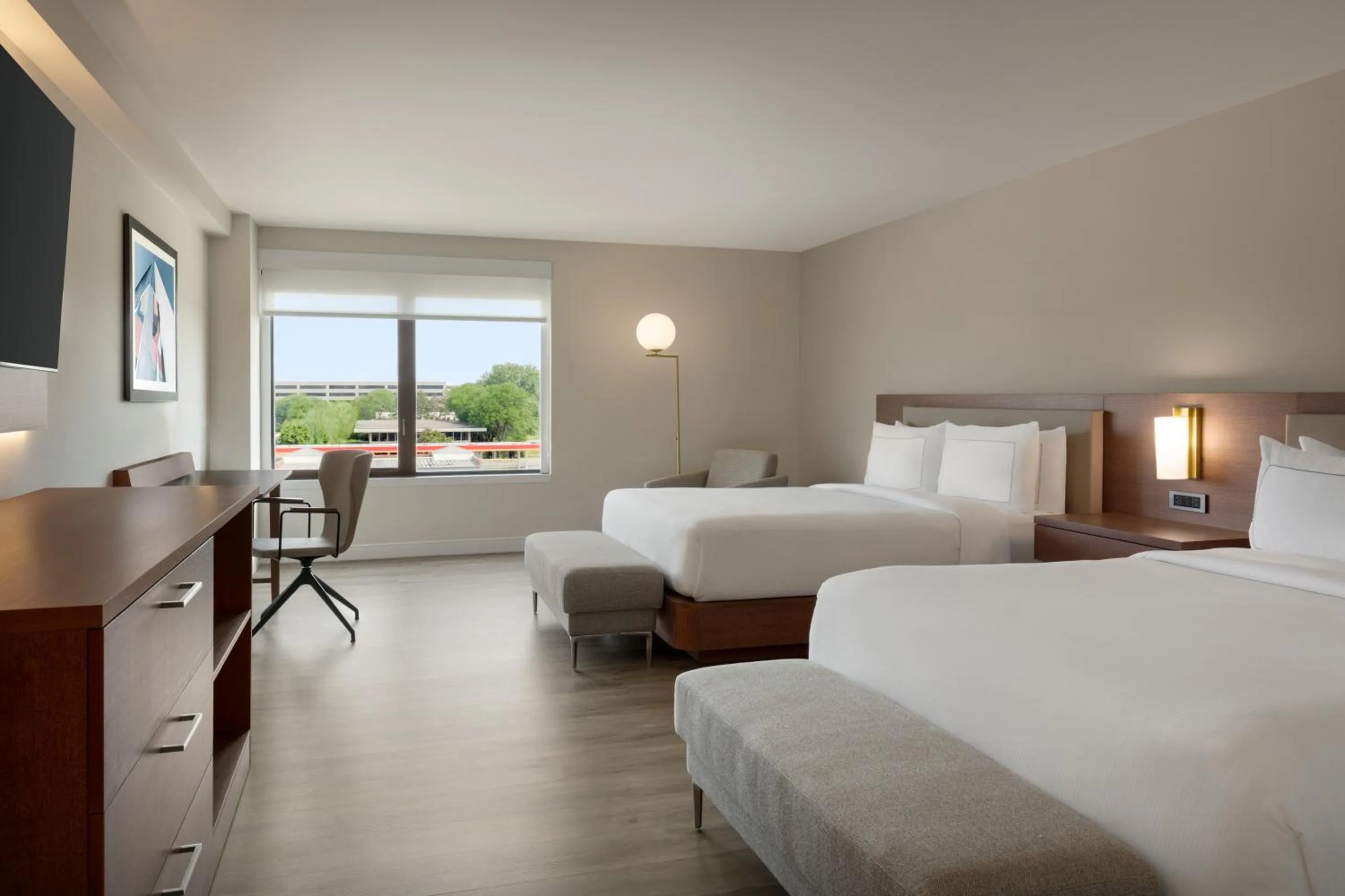 Bedroom, Bed in DoubleTree by Hilton Bloomington Minneapolis South