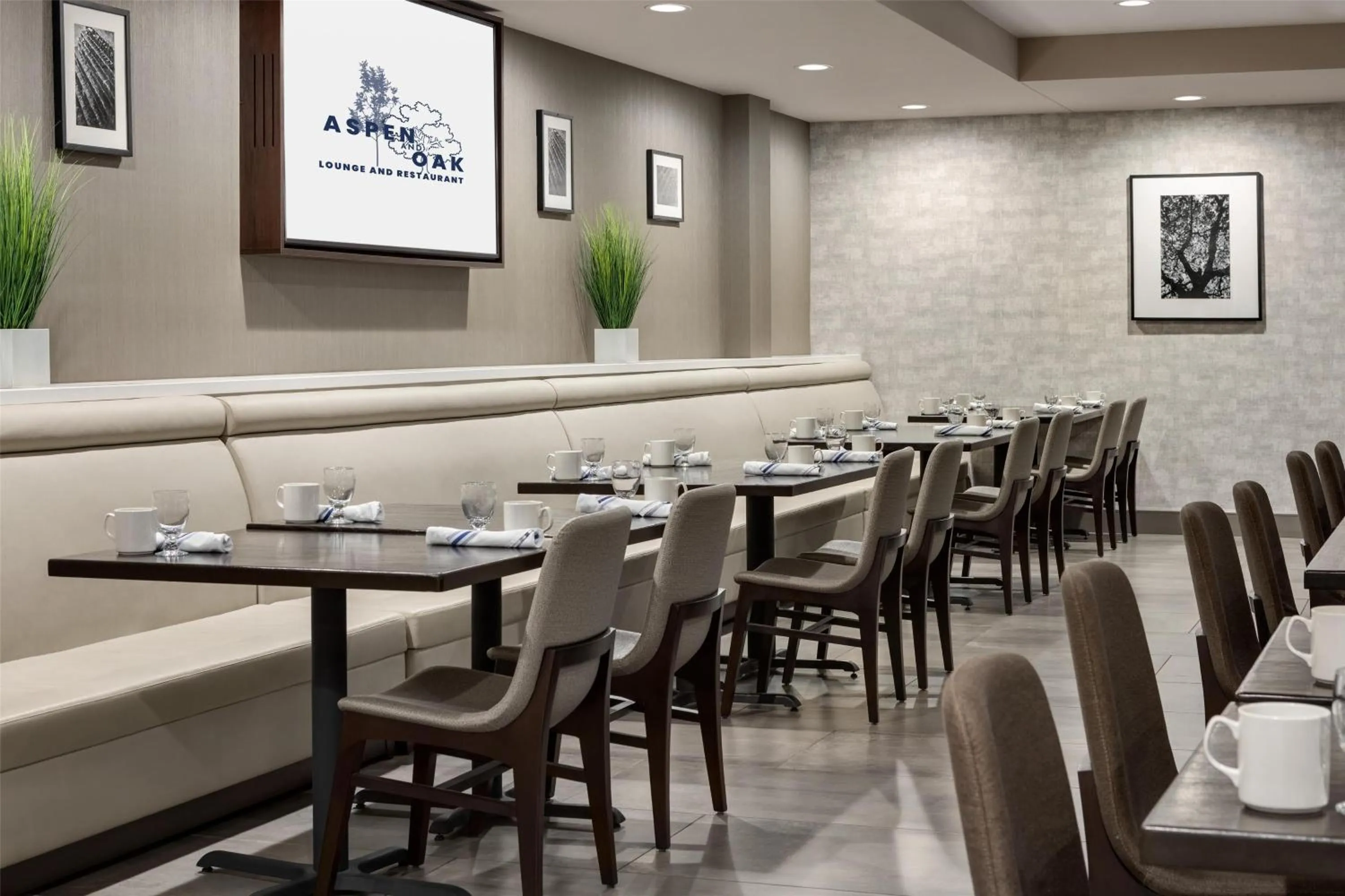 Restaurant/places to eat in DoubleTree by Hilton Bloomington Minneapolis South