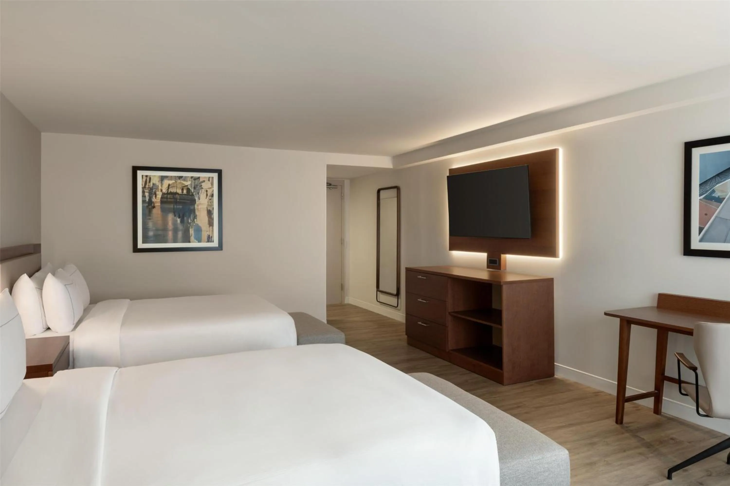 Bed in DoubleTree by Hilton Bloomington Minneapolis South