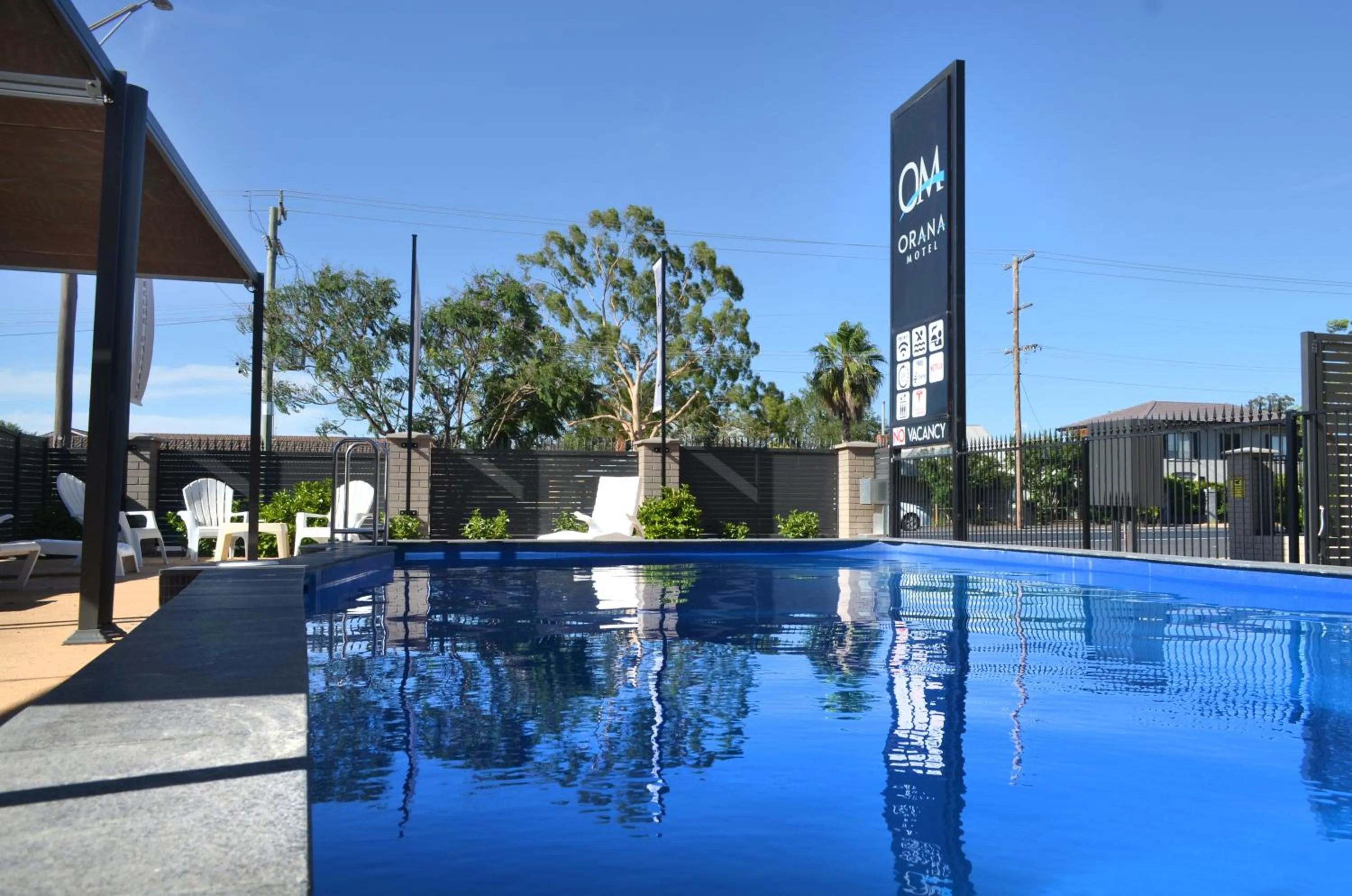 Swimming pool in Orana Motel