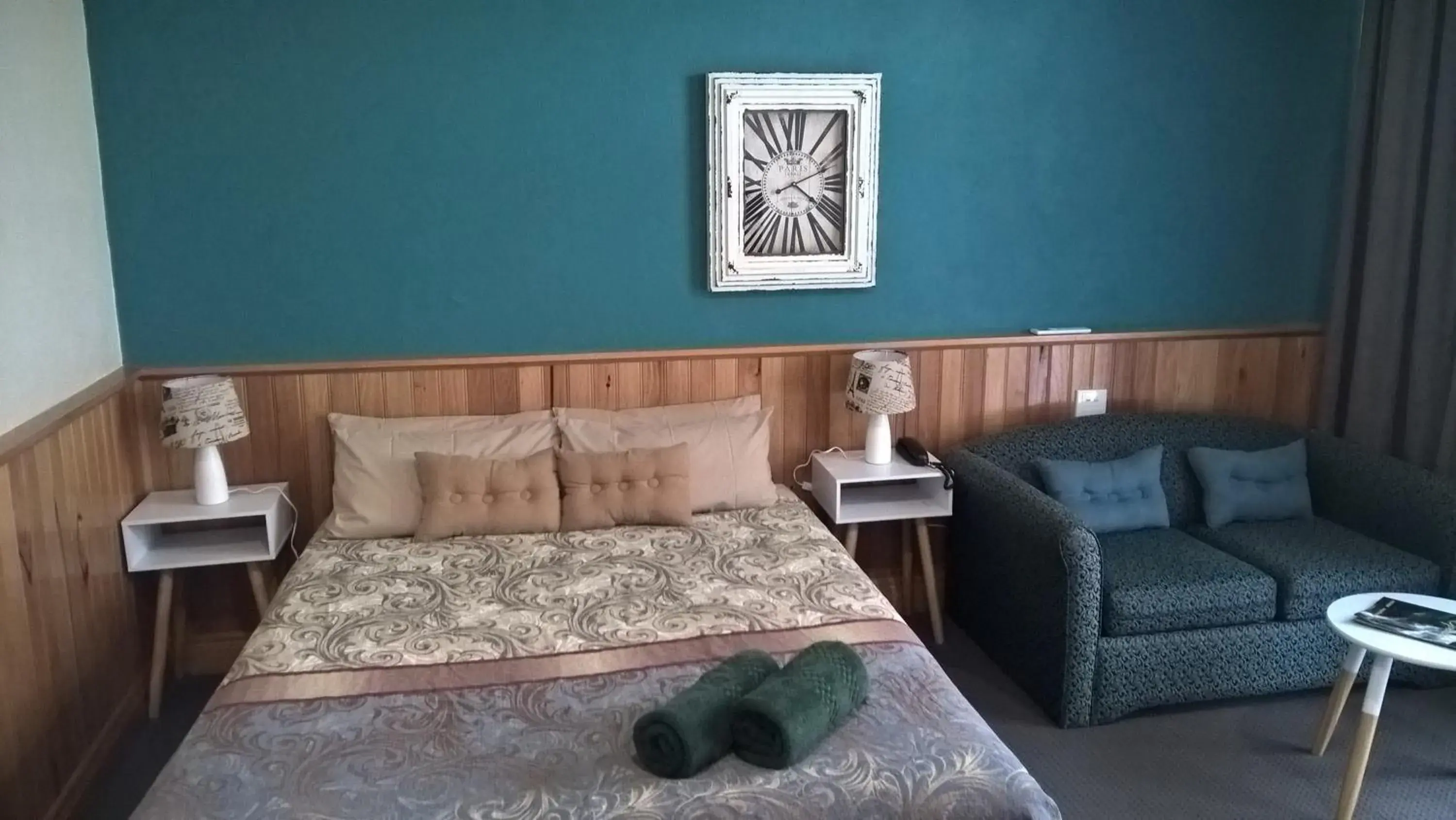 Family Room in Moe Motor Inn - Contactless 24 hour Checkinn Available Family Room in Moe Motor Inn - Contactless 24 hour Checkinn Available