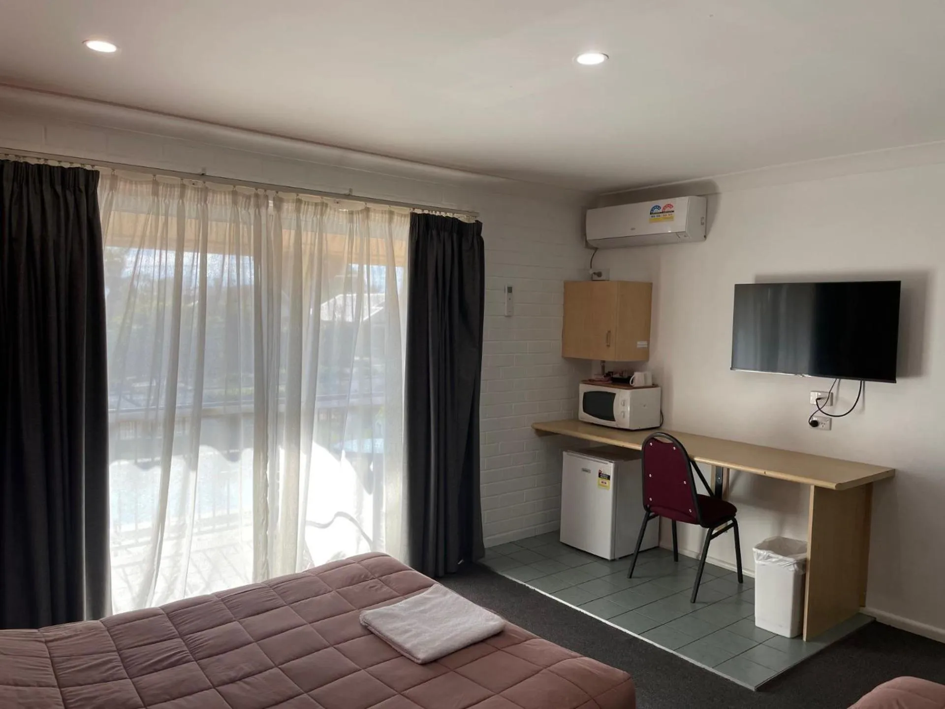 Bed in Homestead Motel