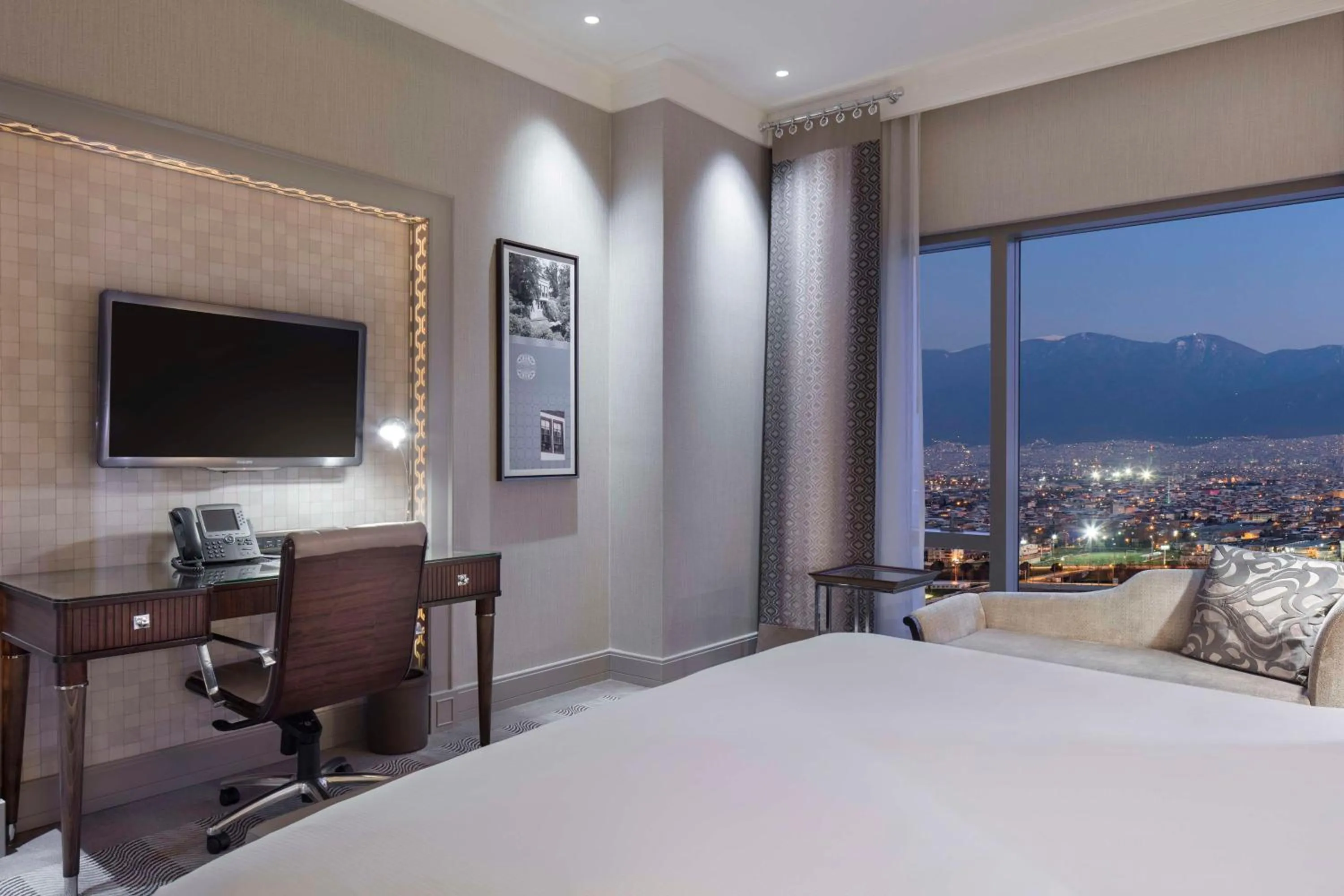 Bed in Hilton Bursa Convention Center & Spa