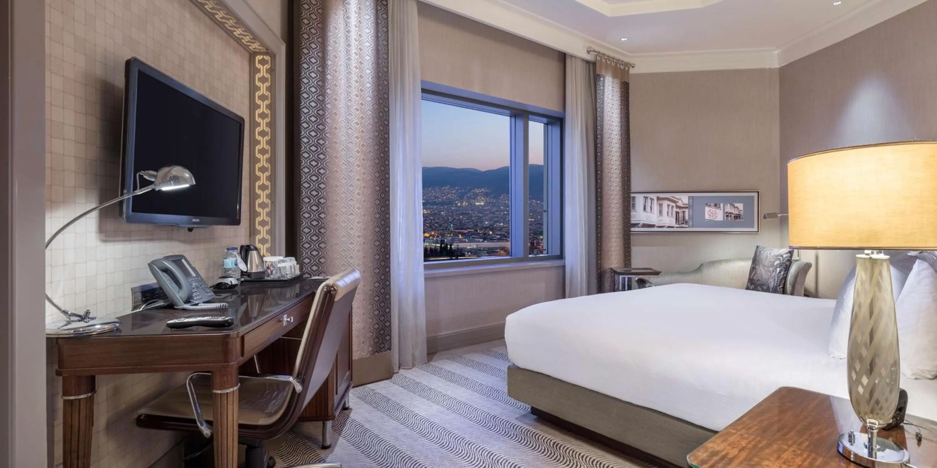 Bedroom, Bed in Hilton Bursa Convention Center & Spa