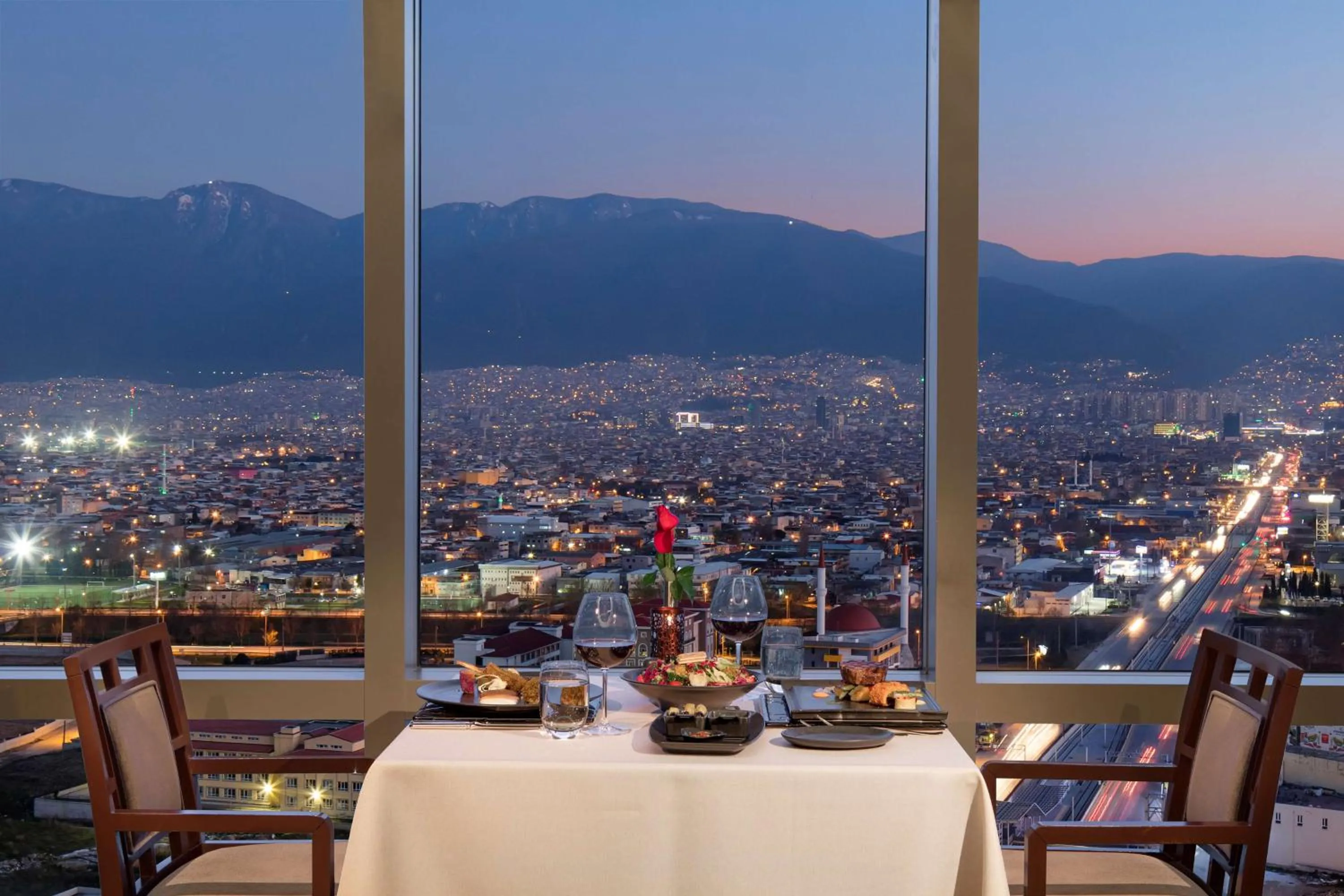 Restaurant/places to eat in Hilton Bursa Convention Center & Spa