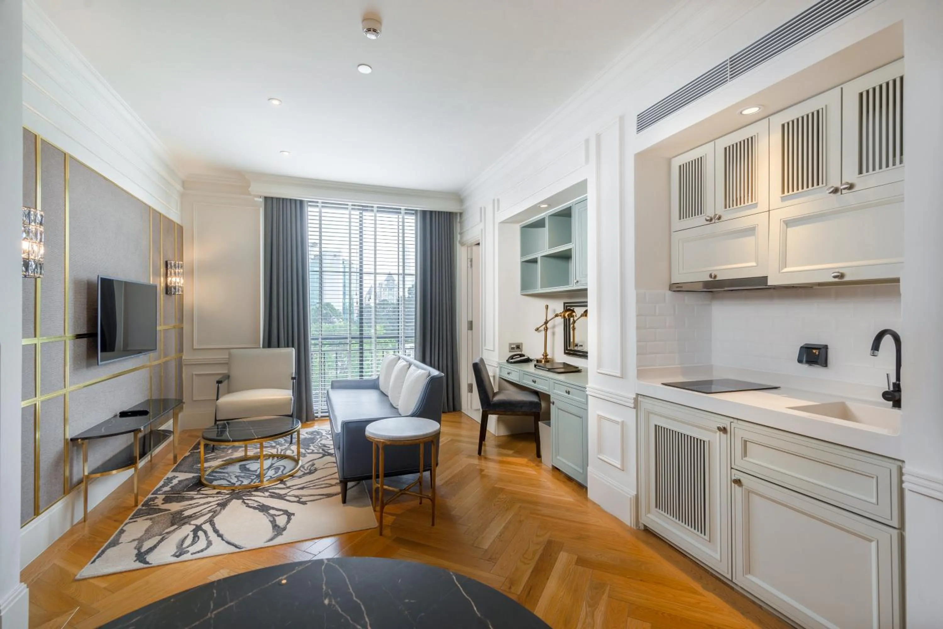 TV and multimedia in Bach Suites Saigon, a Member of Design Hotels