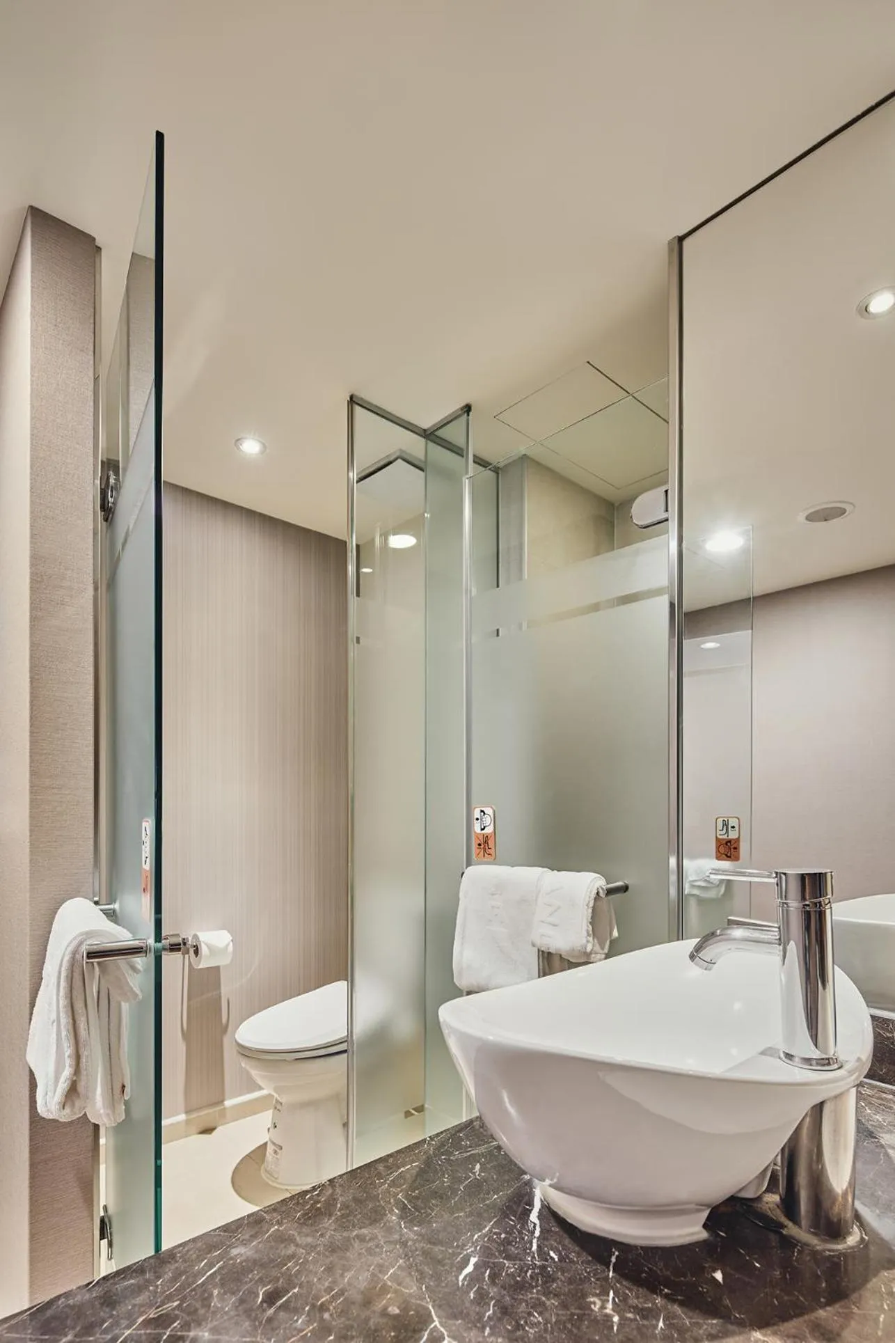 Bathroom in Orange Hotel - Linsen, Taipei