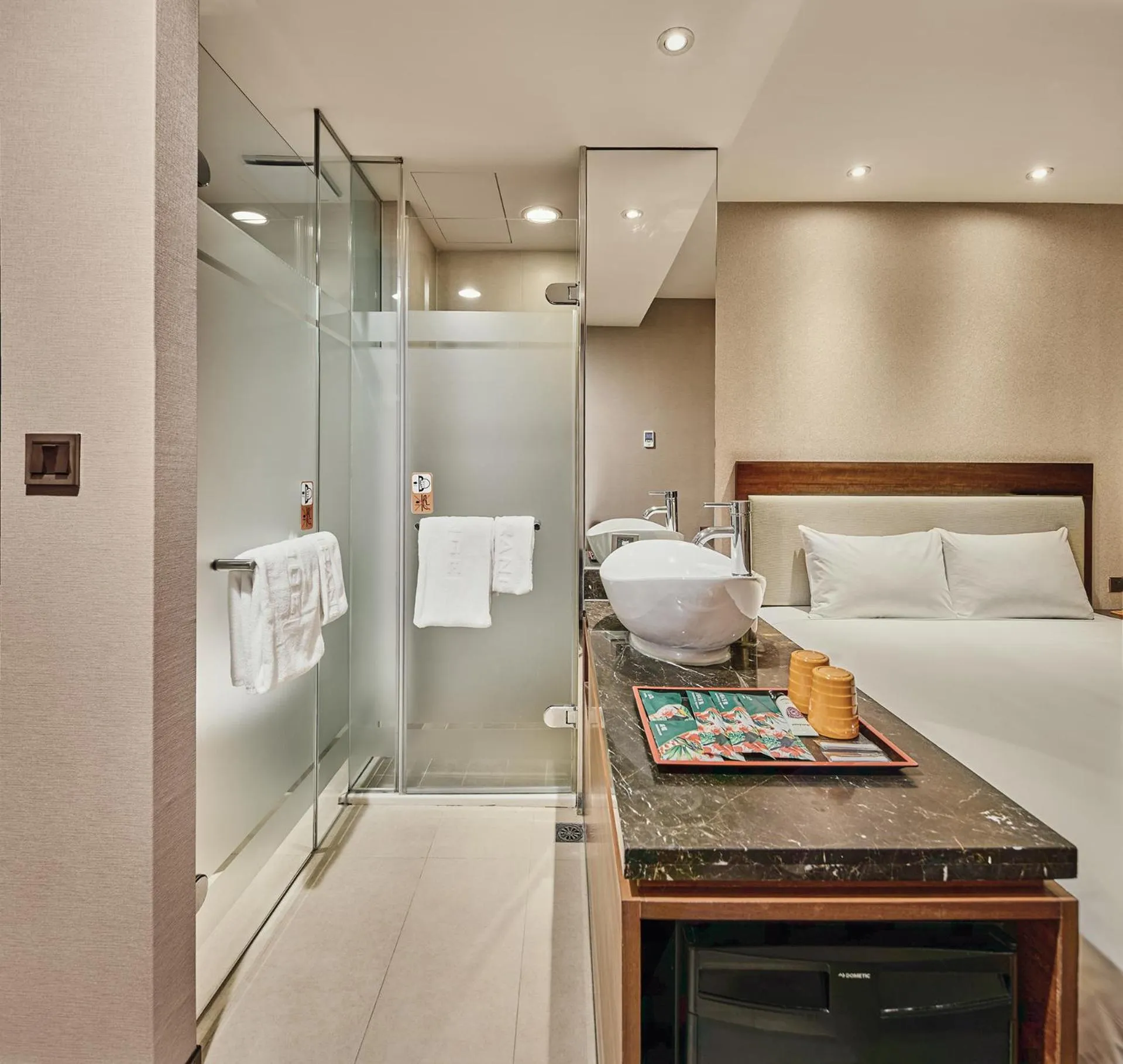 Bed in Orange Hotel - Linsen, Taipei