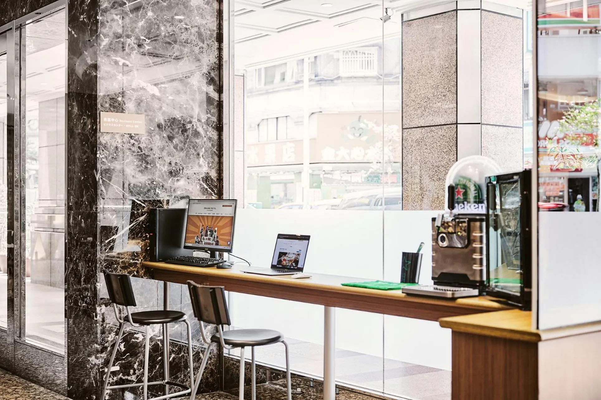 Property building in Orange Hotel - Linsen, Taipei