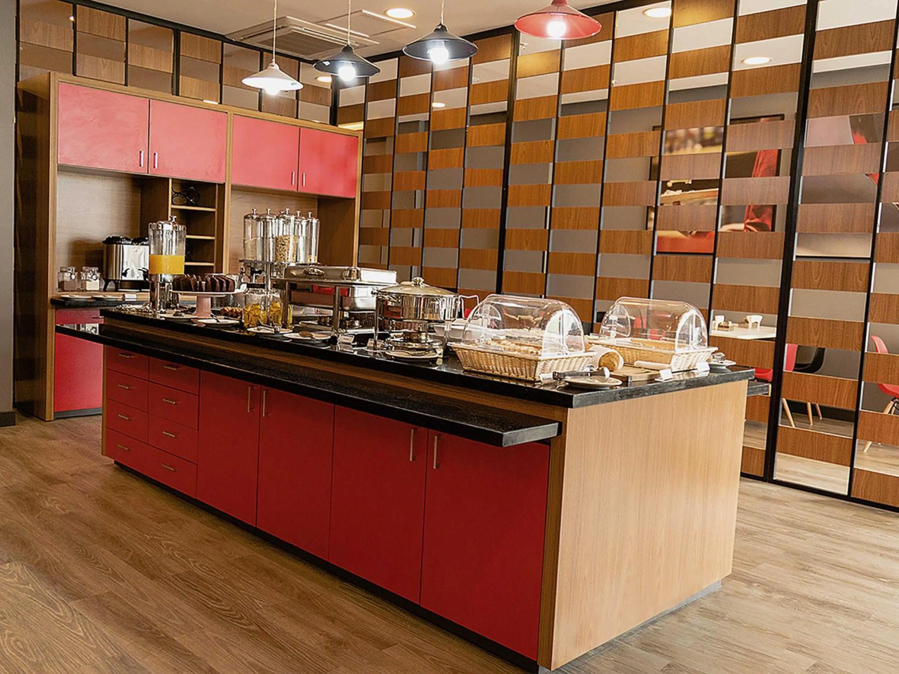 Restaurant/places to eat in Ibis Budget Lorena - Circuito da Fé