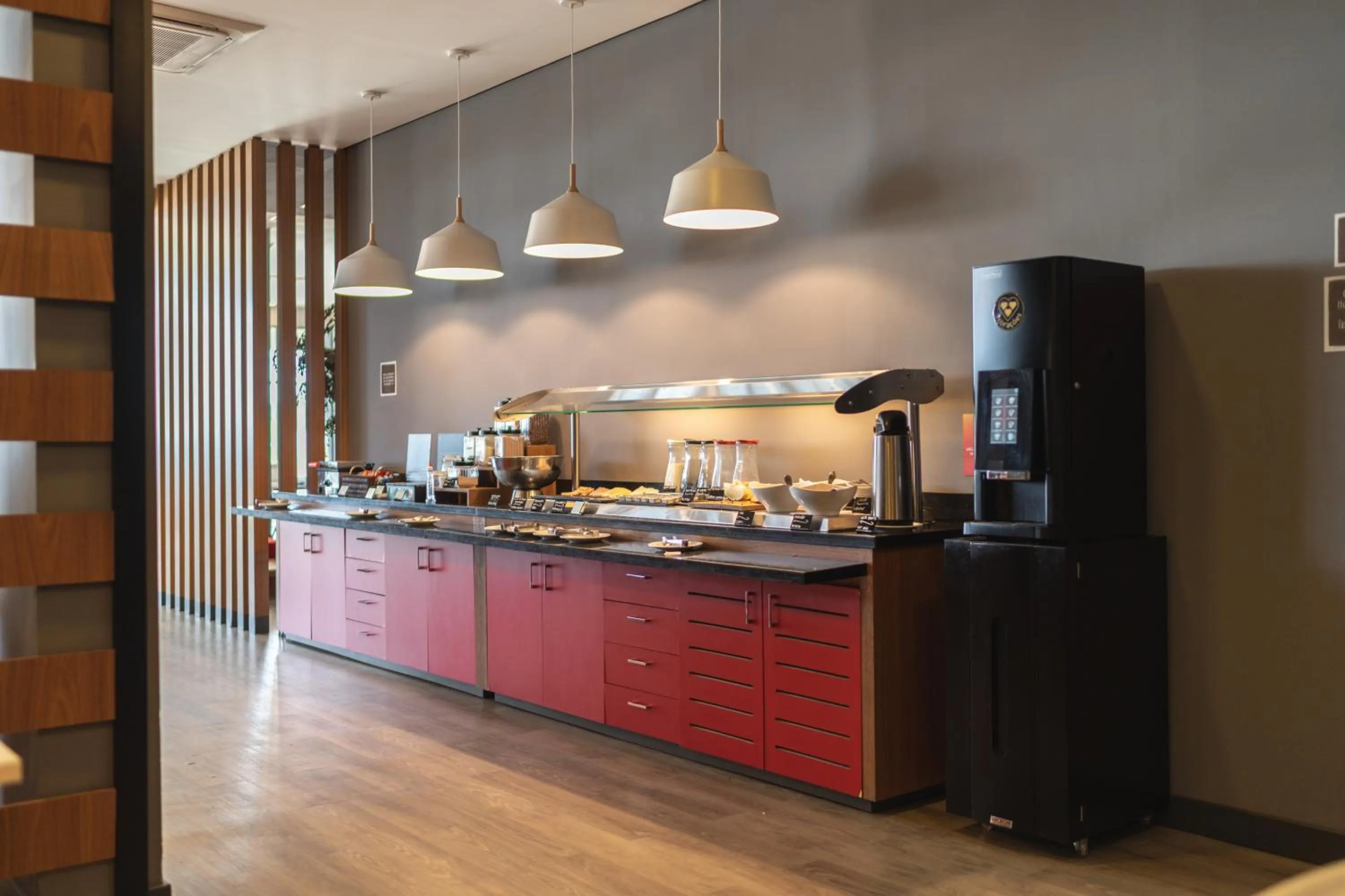 Food and drinks in Ibis Budget Lorena - Circuito da Fé