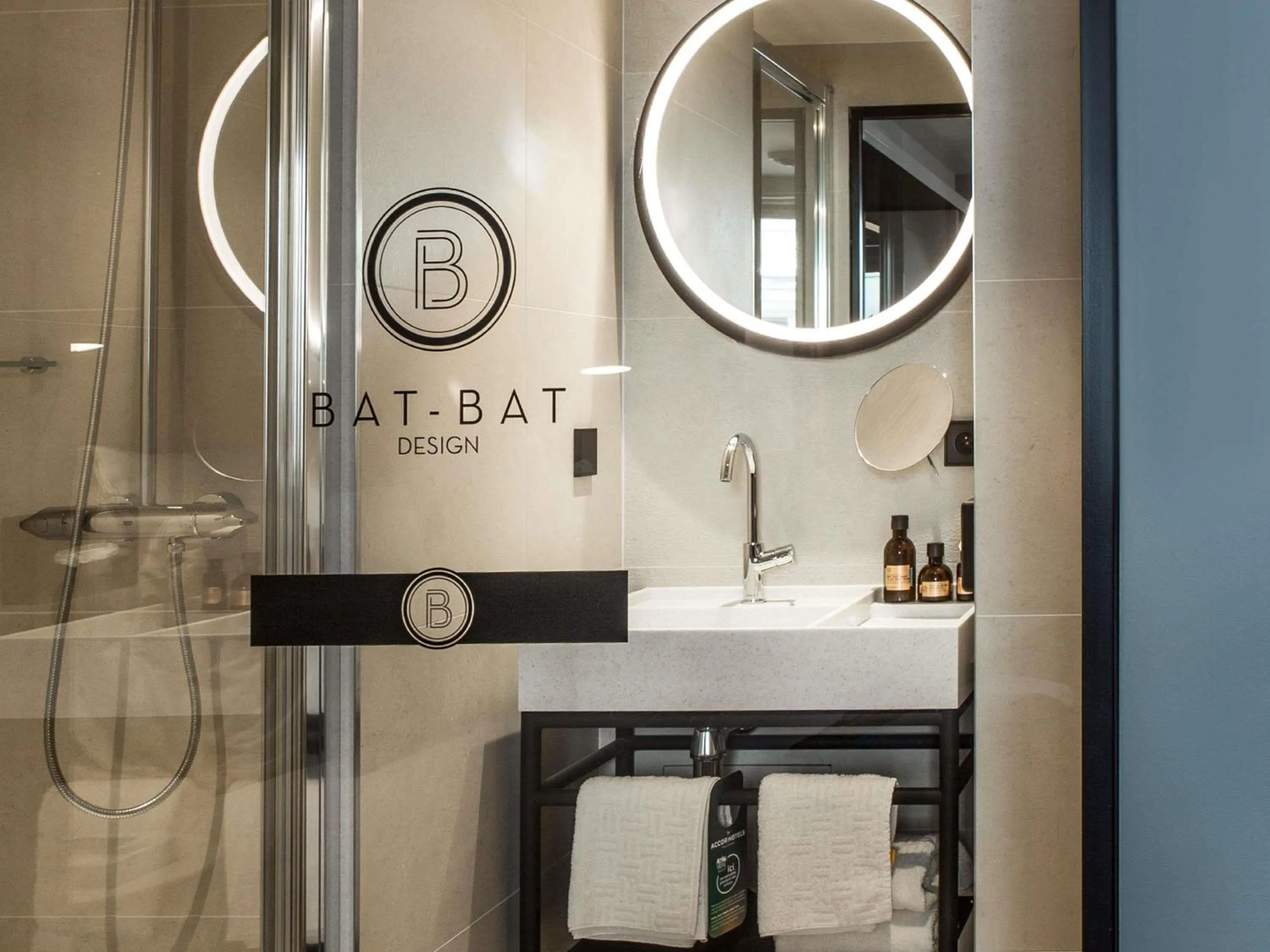 Bedroom in Mercure Paris 17 Batignolles