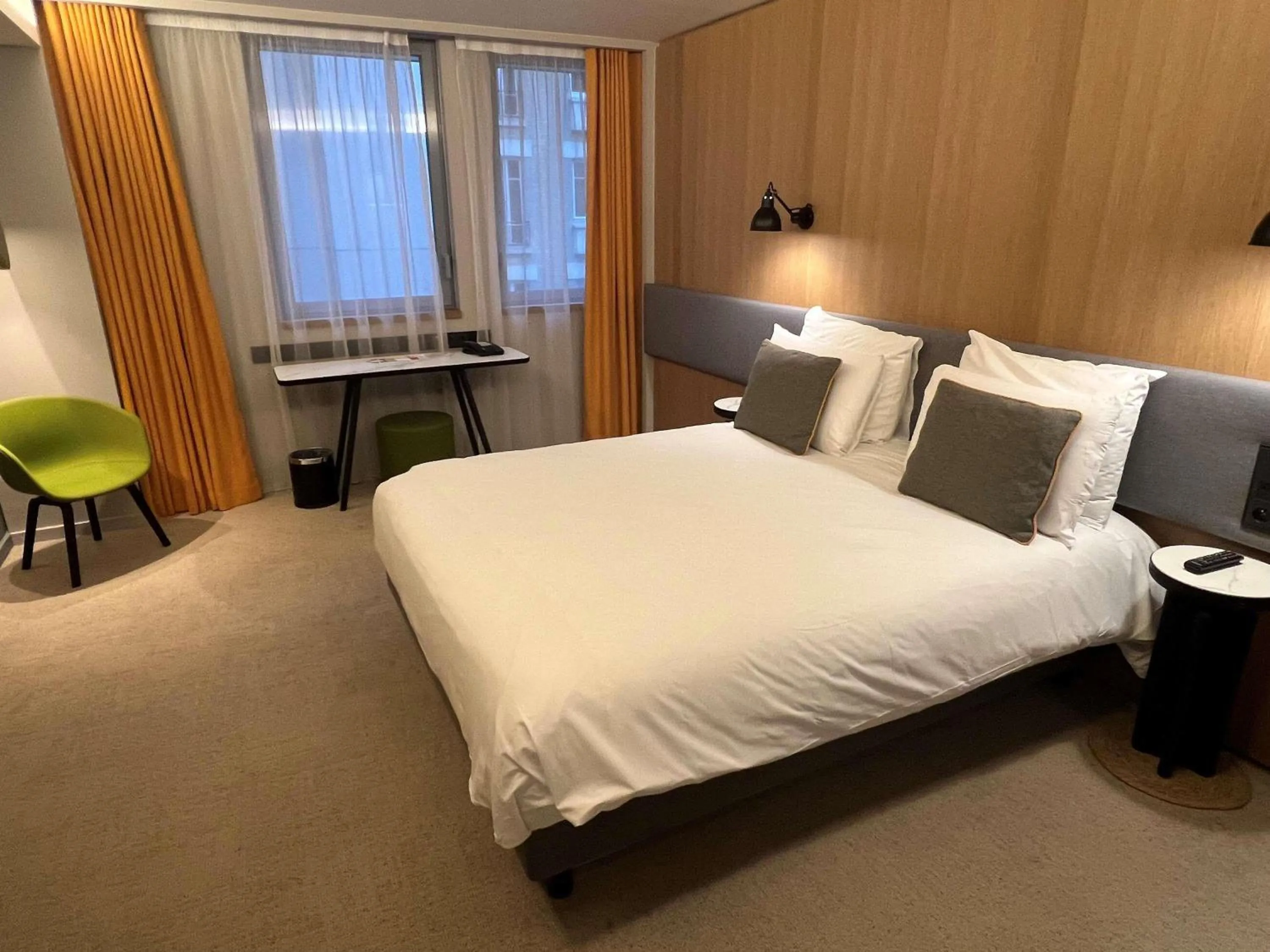 Bedroom, Bed in Mercure Paris 17 Batignolles