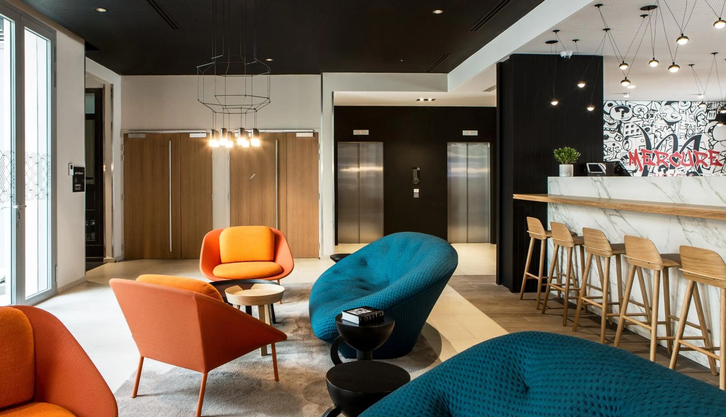 Lobby or reception in Mercure Paris 17 Batignolles
