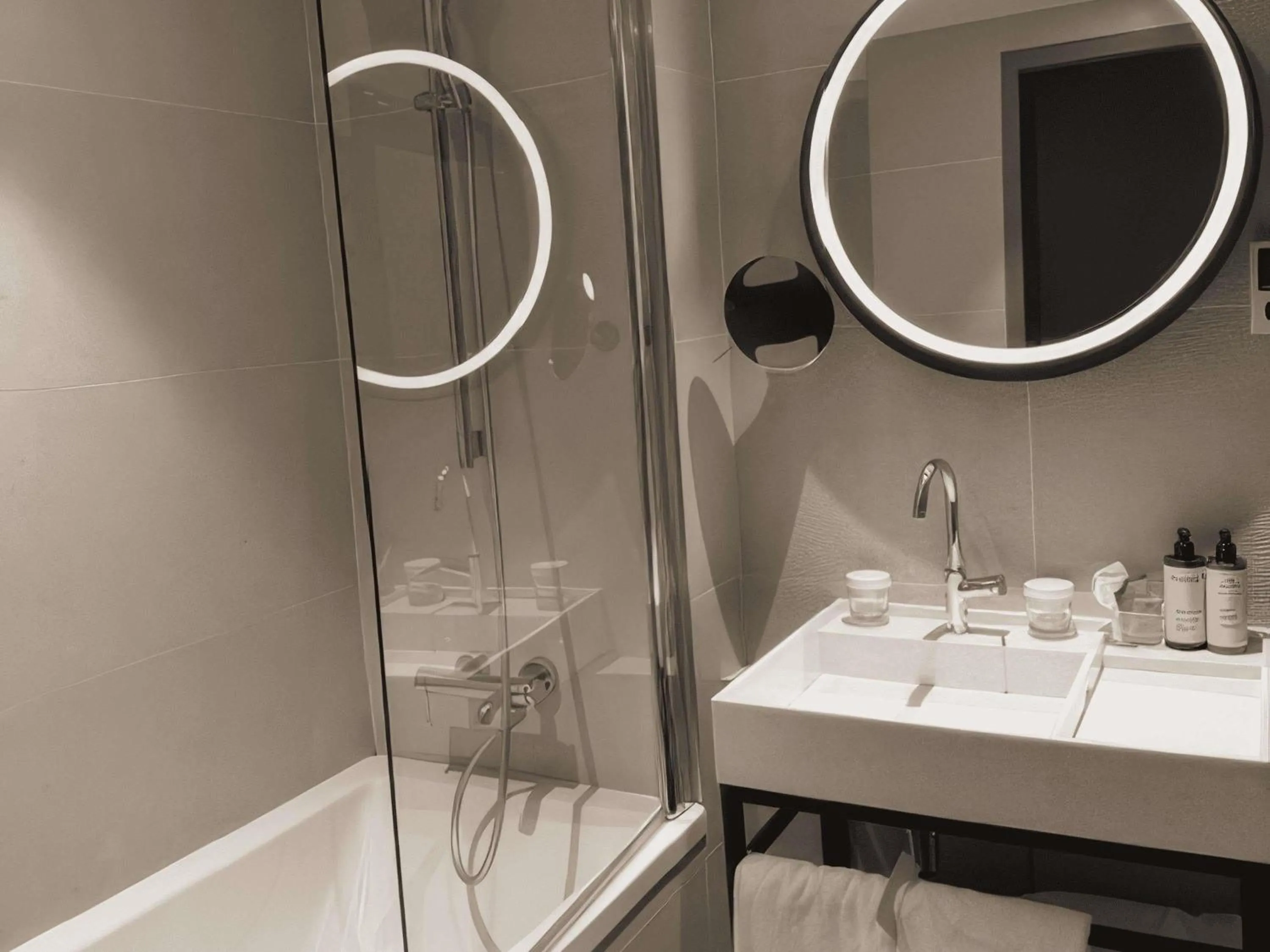 Bedroom in Mercure Paris 17 Batignolles