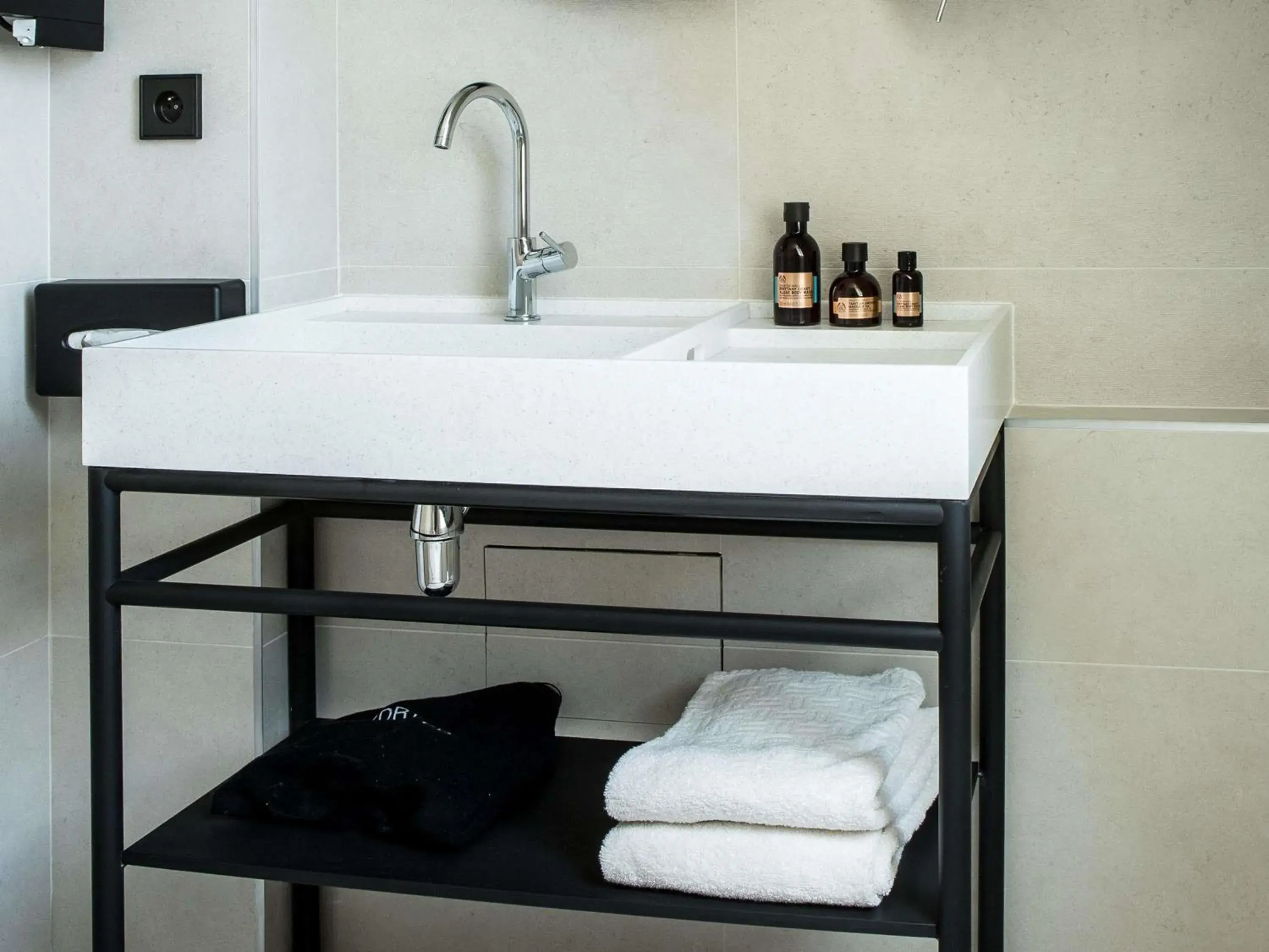 Privilege Twin Room in Mercure Paris 17 Batignolles Privilege Twin Room in Mercure Paris 17 Batignolles