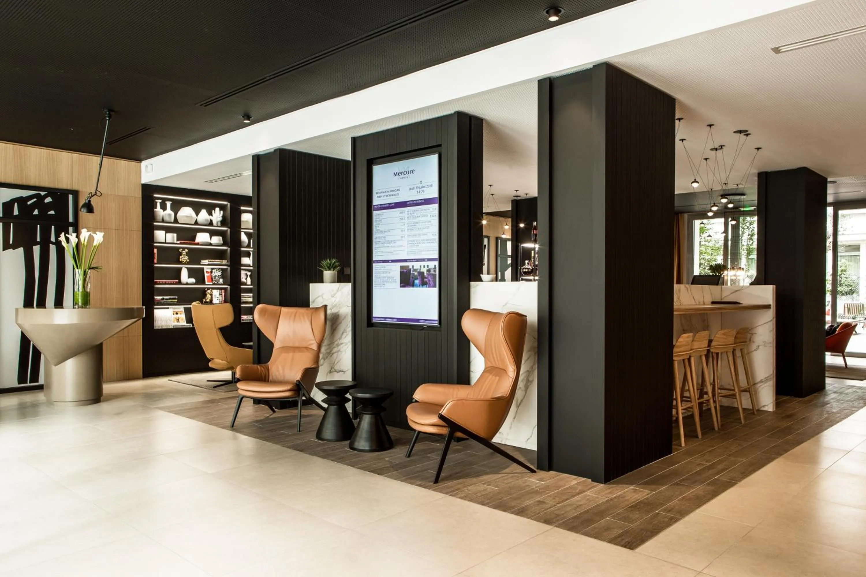 Lobby or reception in Mercure Paris 17 Batignolles