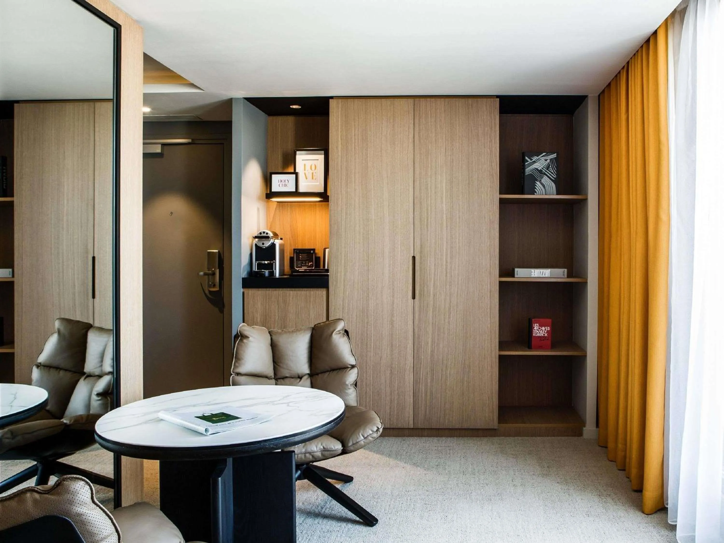 Bedroom in Mercure Paris 17 Batignolles