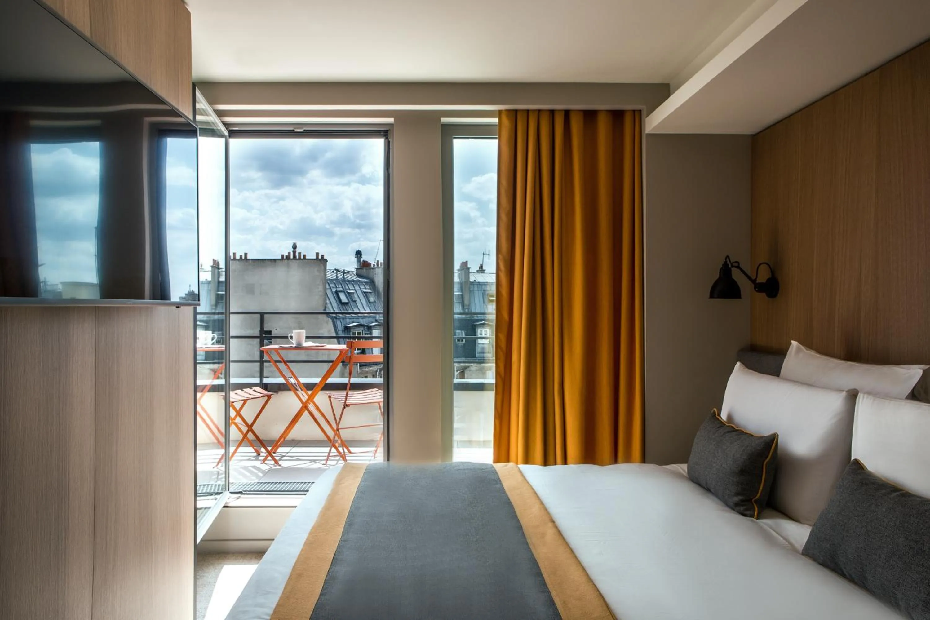 Balcony/Terrace, Bed in Mercure Paris 17 Batignolles