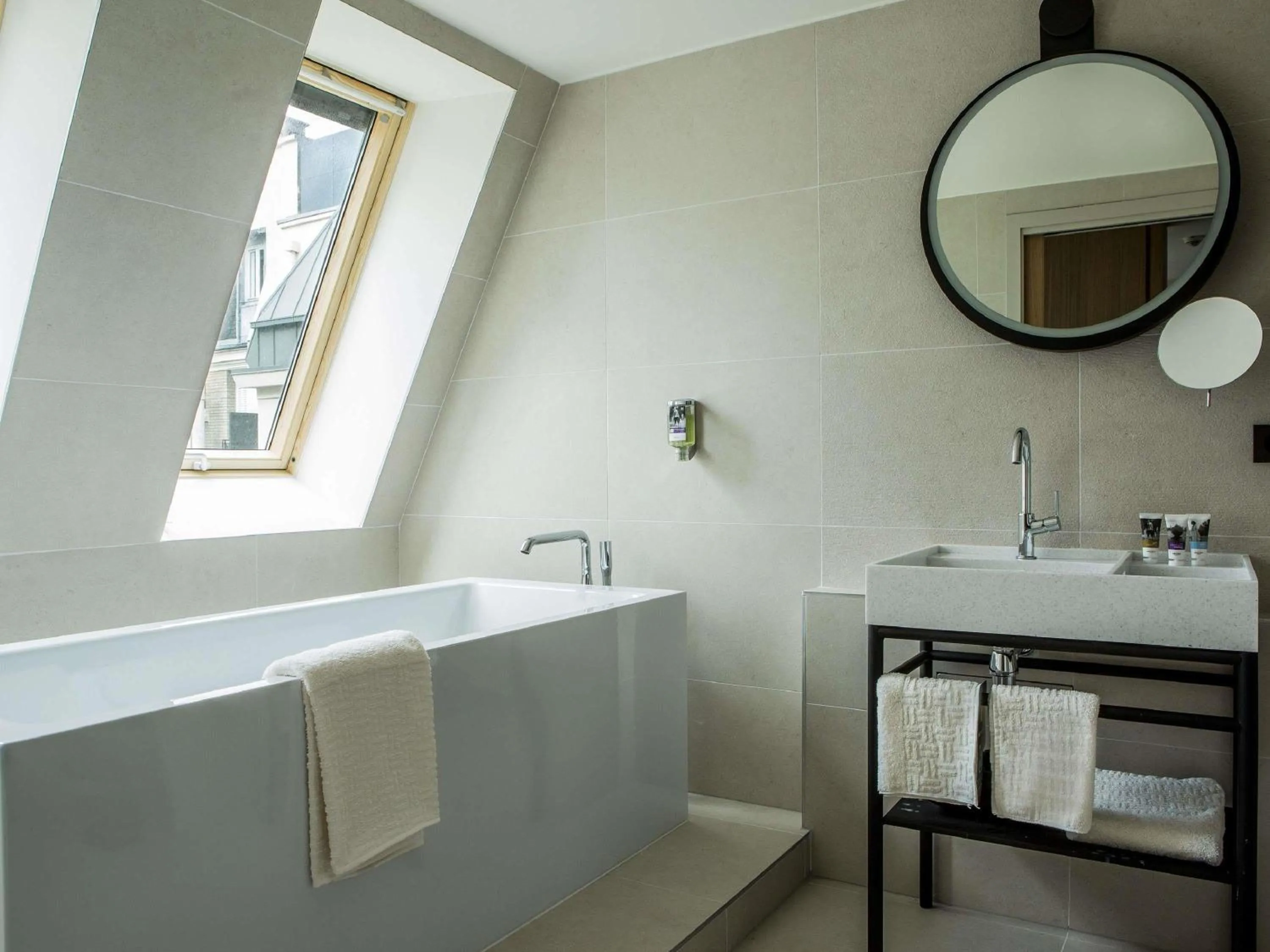 Bedroom in Mercure Paris 17 Batignolles