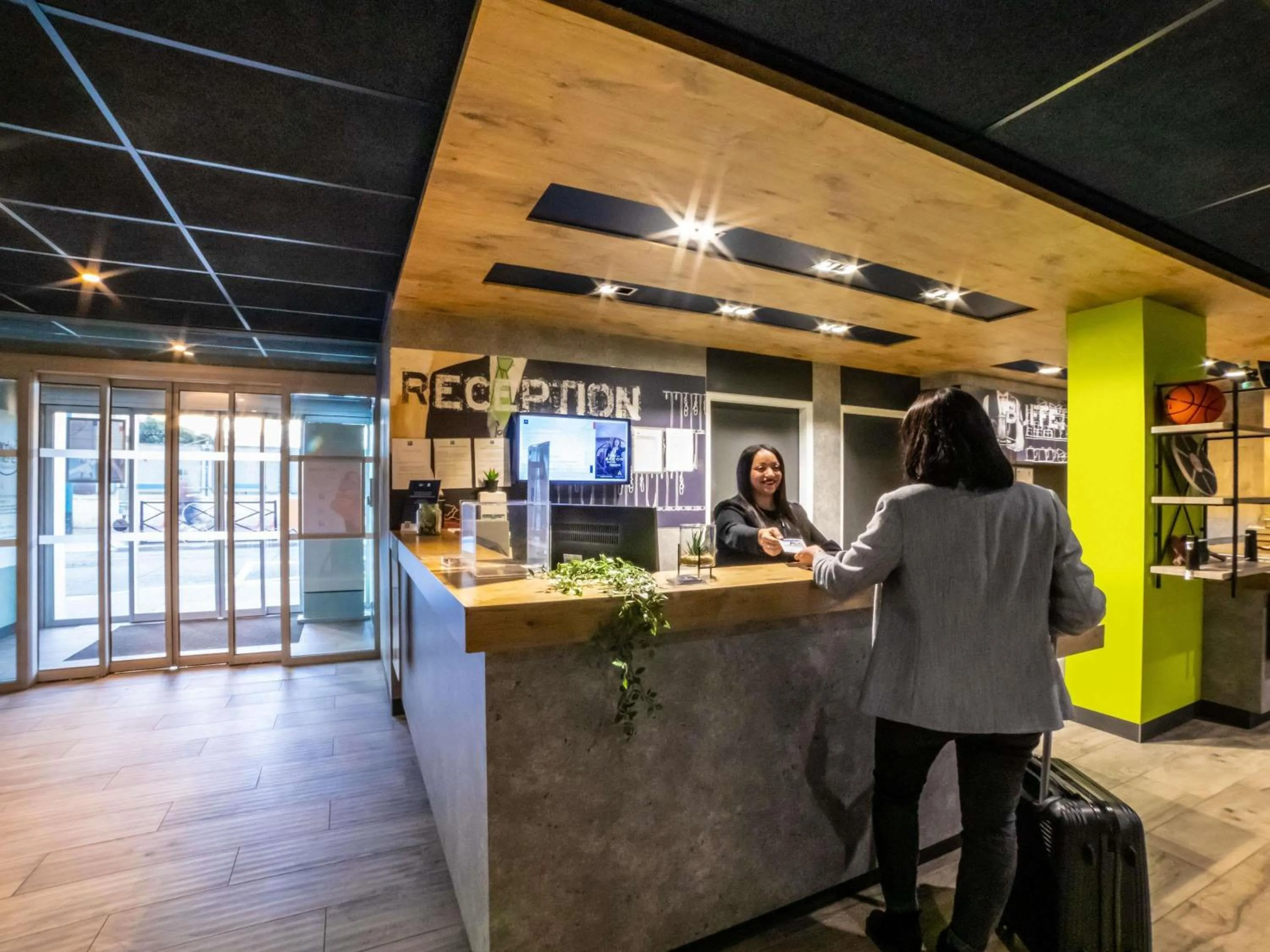 Property building in ibis budget Paris Clichy Mairie