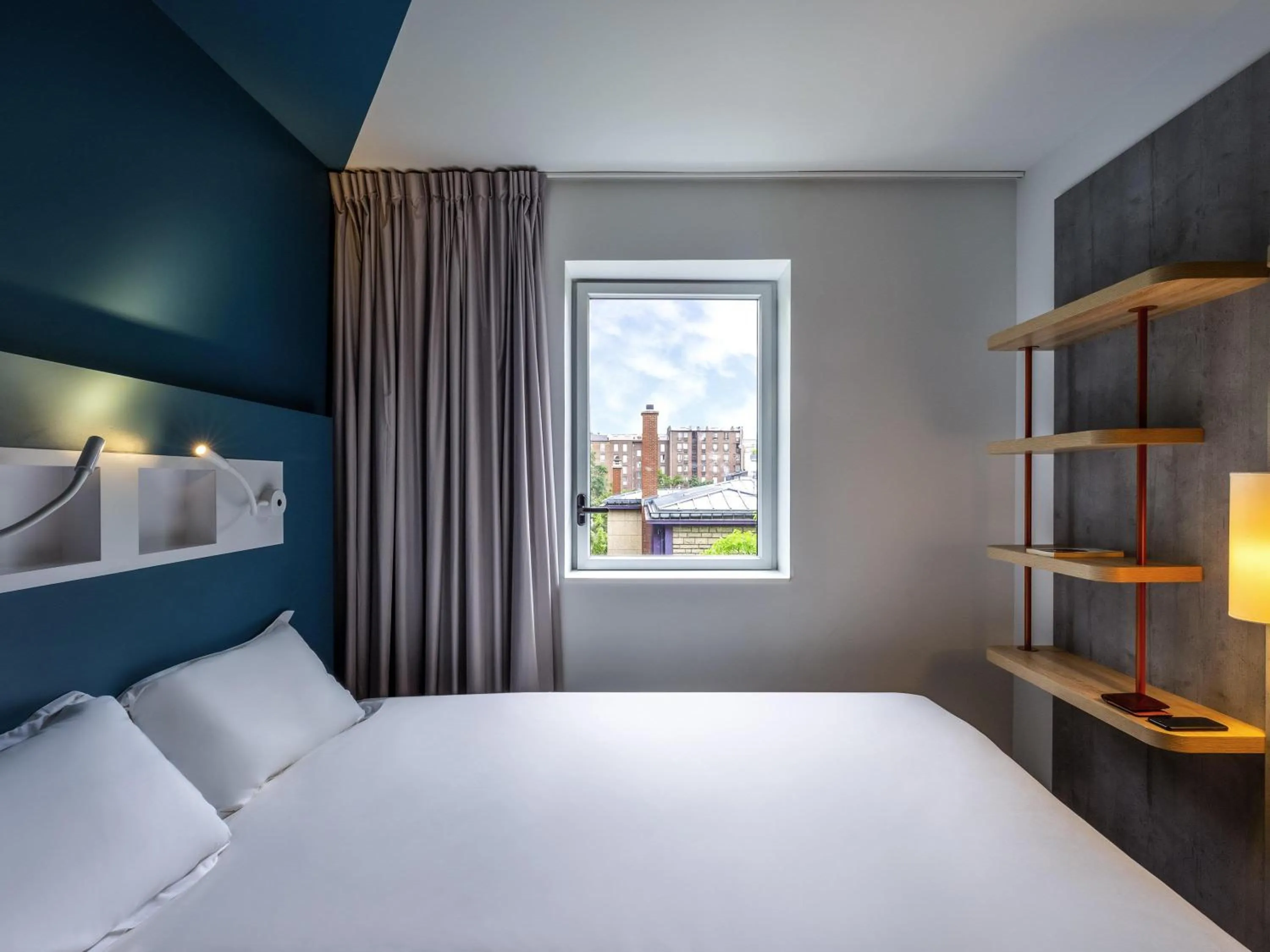 Bedroom, Bed in ibis budget Paris Clichy Mairie